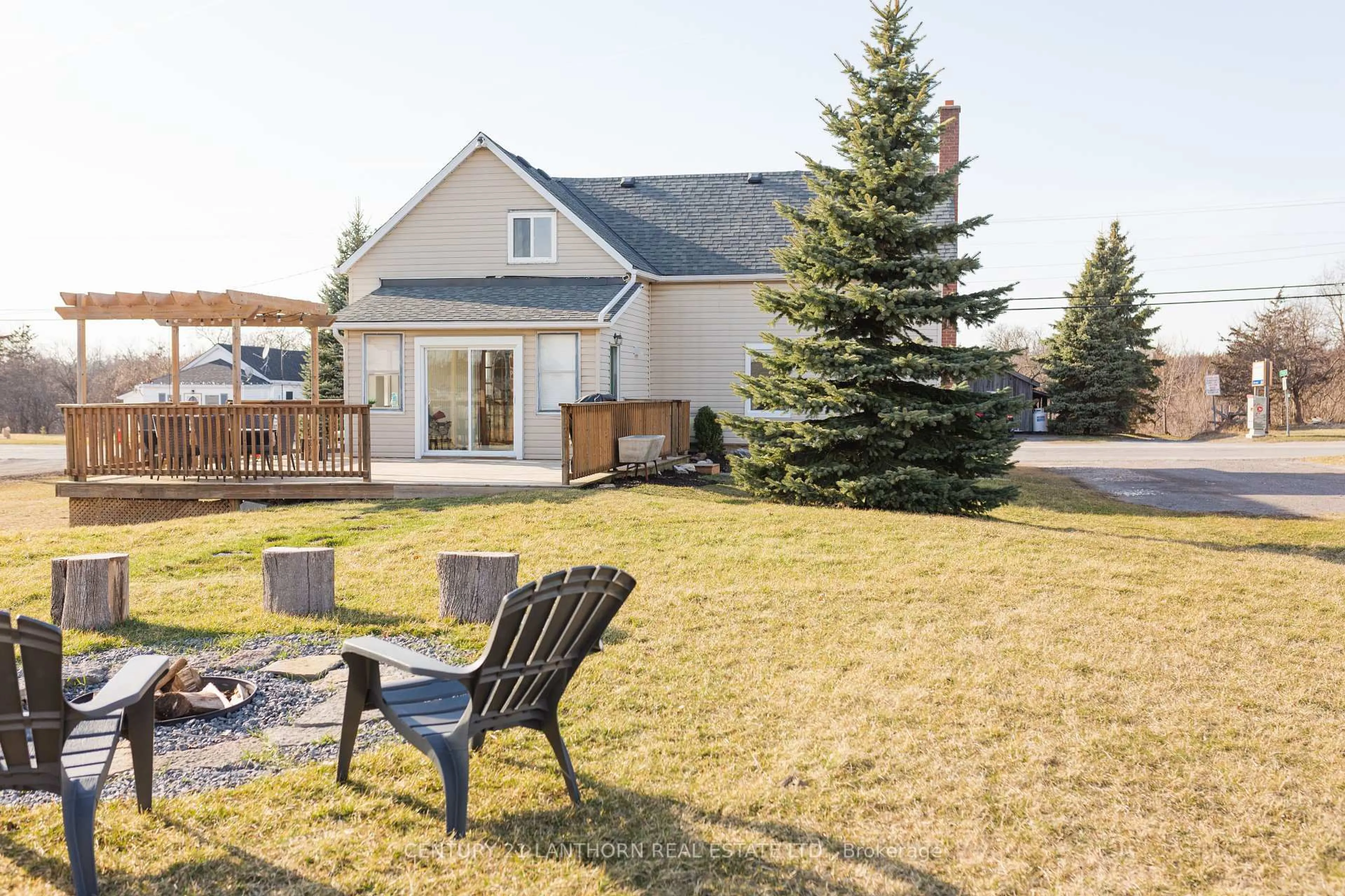 Patio, unknown for 459 County Road 19 Rd, Prince Edward County Ontario K0K 1A0