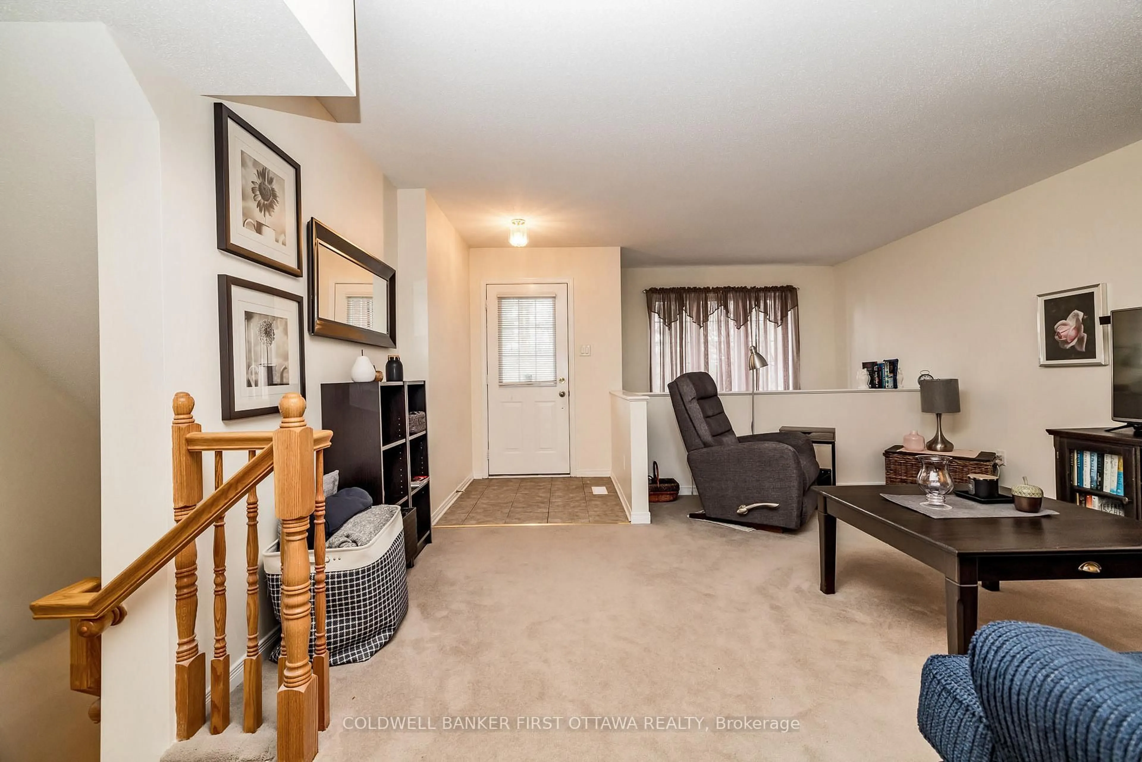 Living room with furniture, carpet floor for 389 Wiffen Private, Ottawa Ontario K2H 1G4