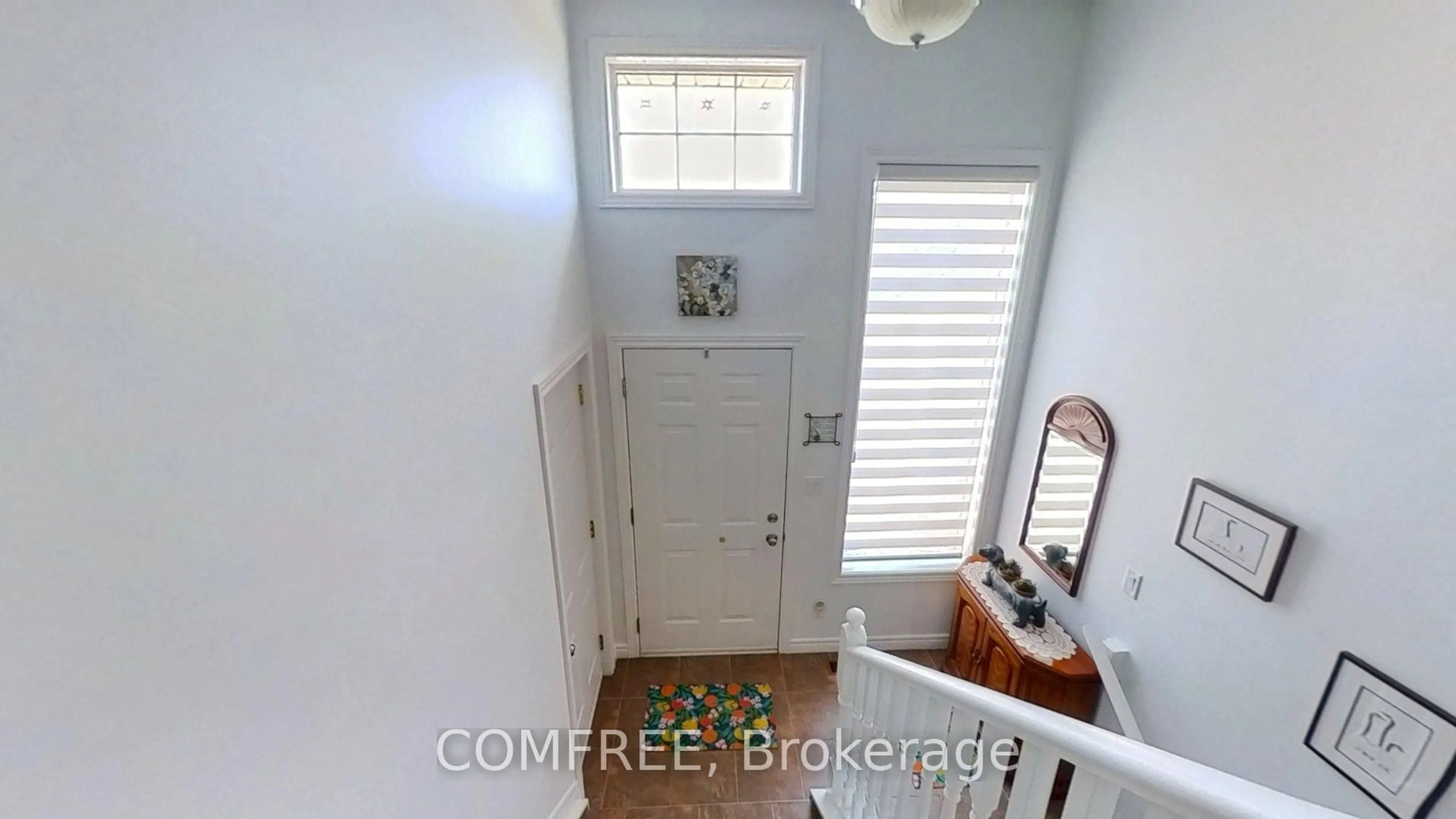 Indoor entryway for 20 Normandy Ave, Kingsville Ontario N9Y 4B4