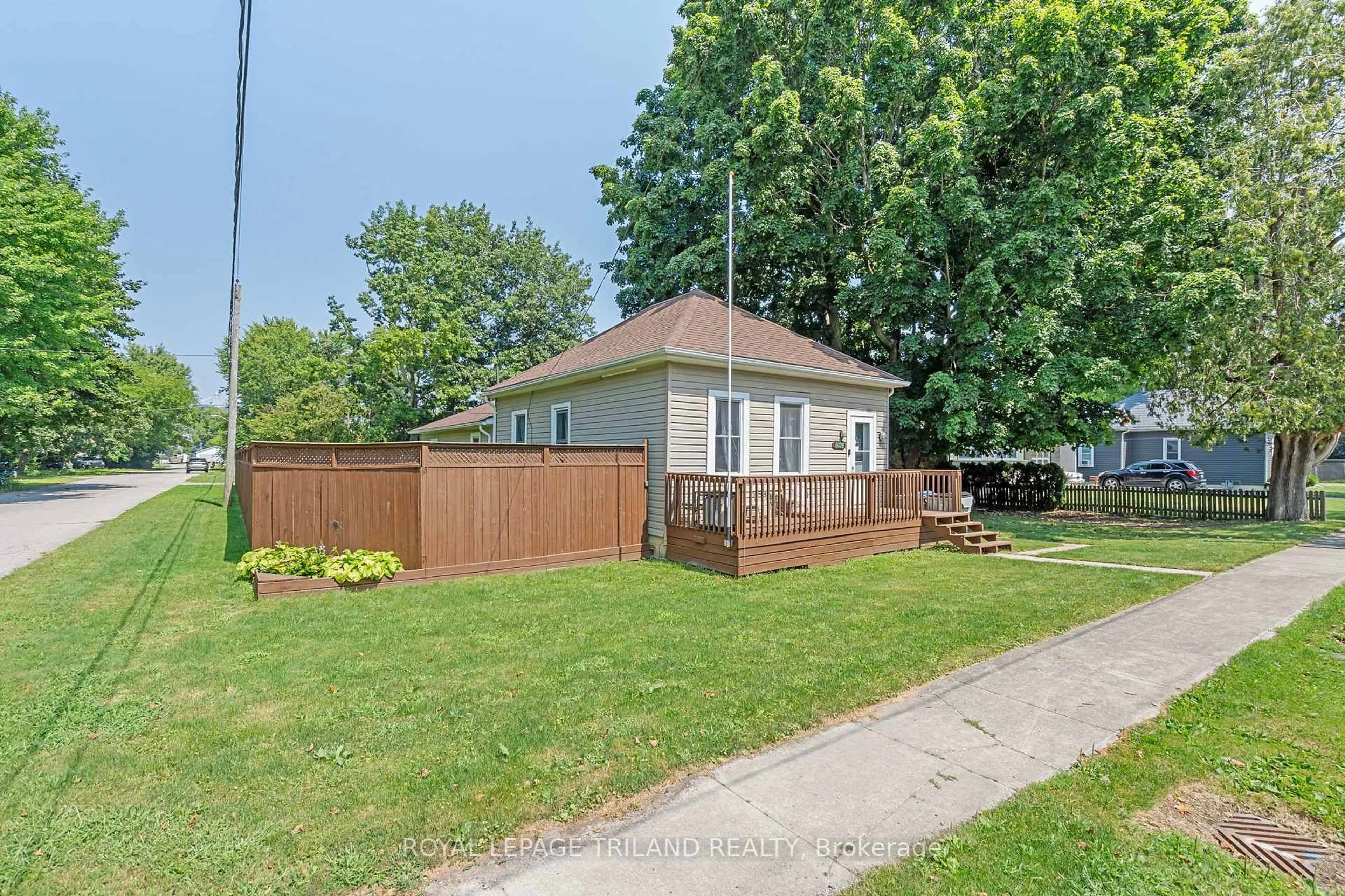 Unknown for 8026 Centre St, Brooke-Alvinston Ontario N0N 1A0