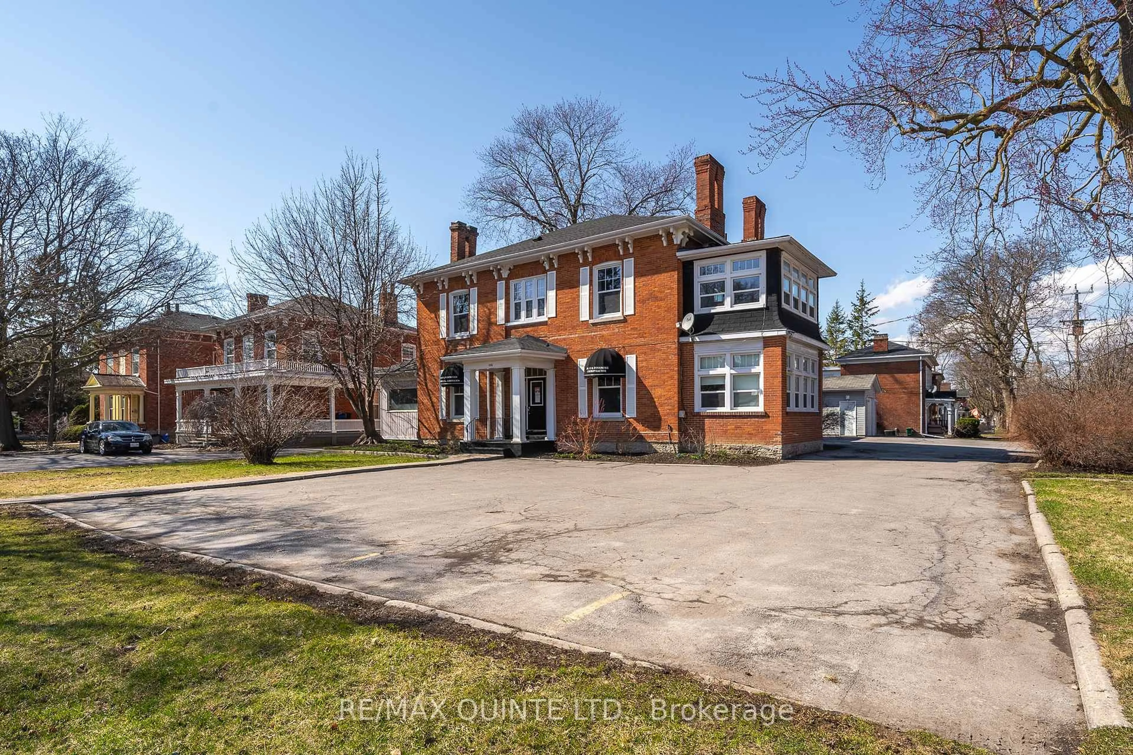 A pic from outside/outdoor area/front of a property/back of a property/a pic from drone, street for 156 Bridge St, Belleville Ontario K8N 1M9