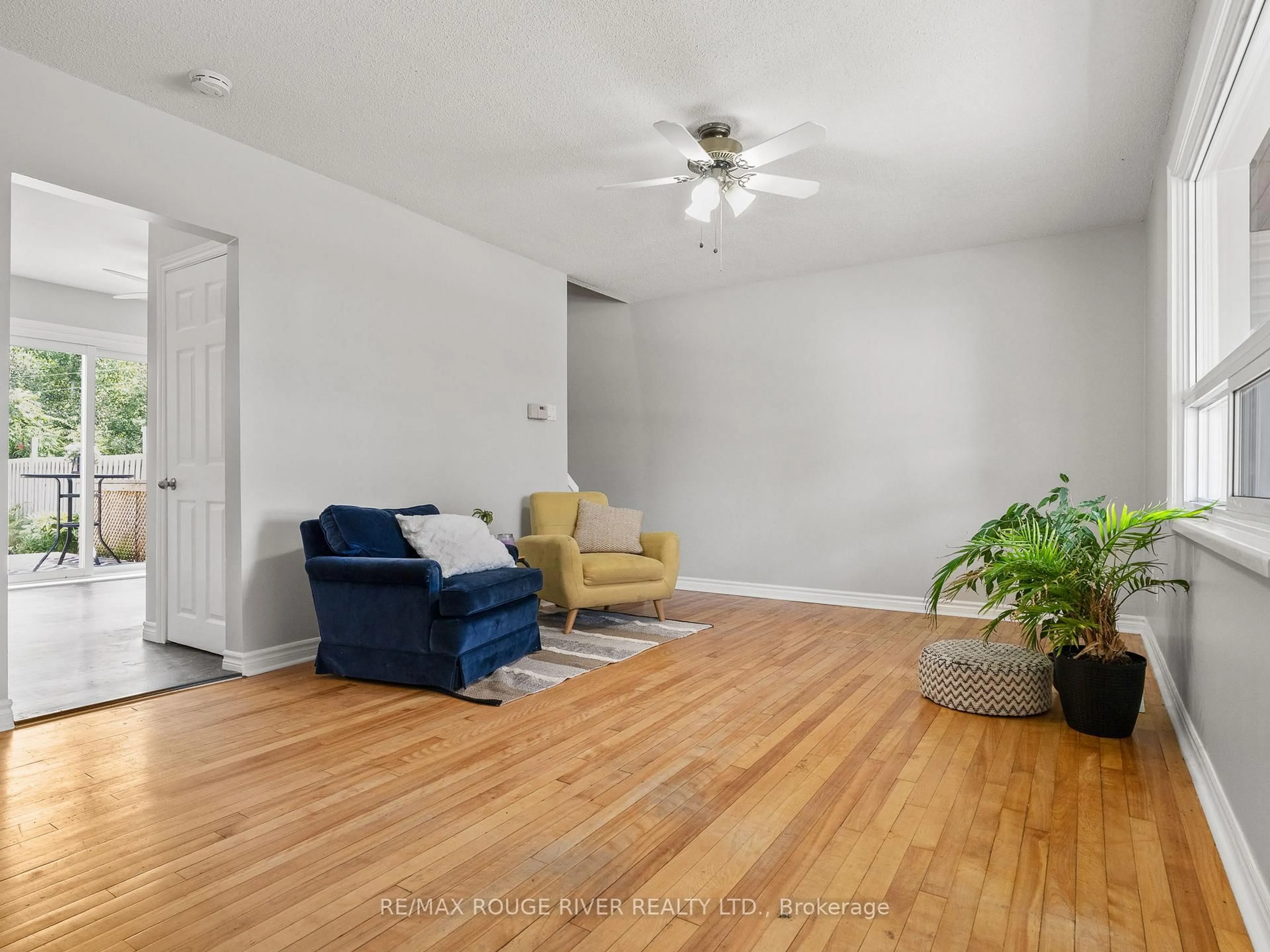 Living room with furniture, unknown for 412 Alexandria Dr, Cobourg Ontario K9A 5T1