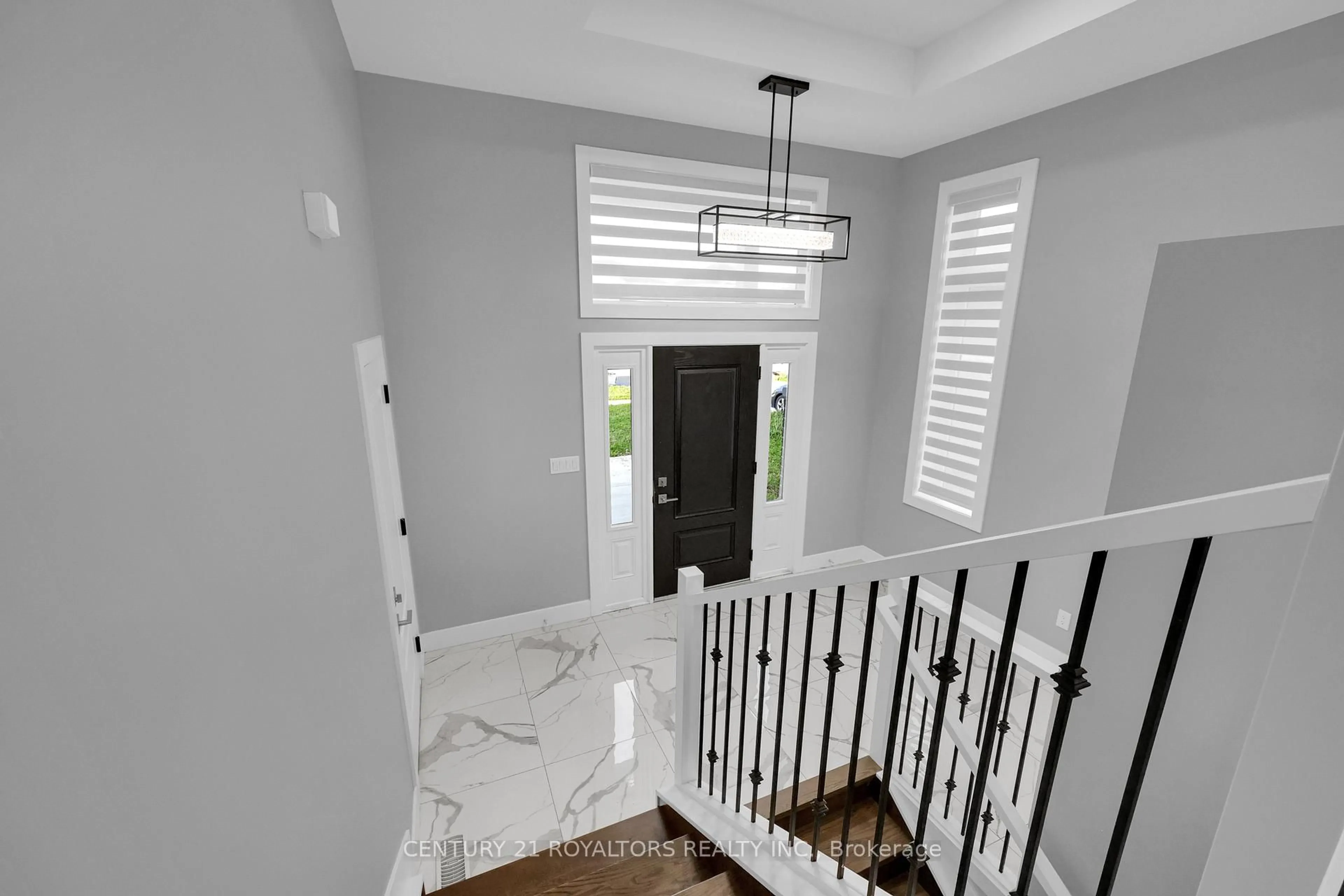 Indoor entryway for 802 Keil Dr, Chatham-Kent Ontario N7M 0T4