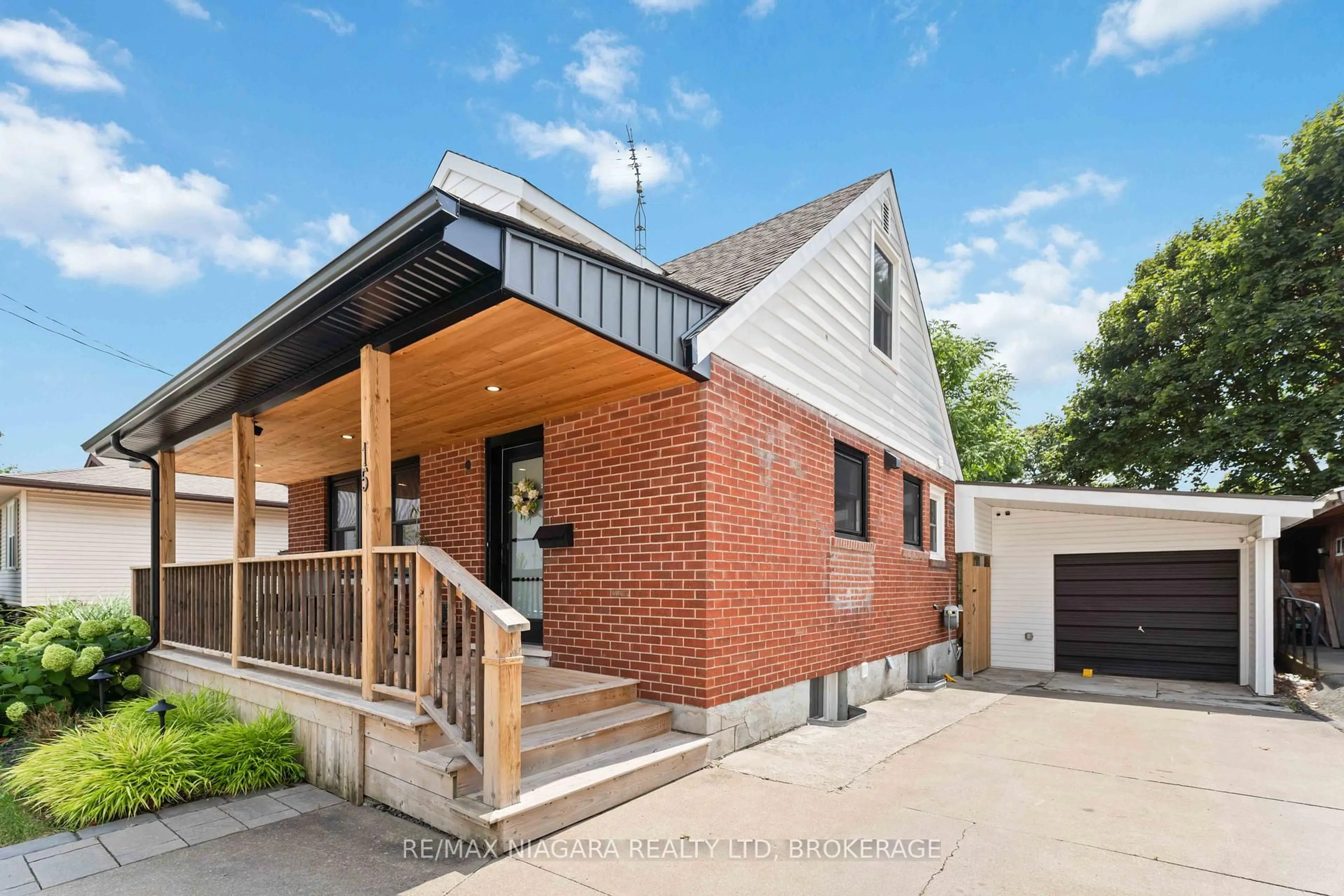 Home with brick exterior material, street for 15 Conlon Cres, Thorold Ontario L2V 2M6