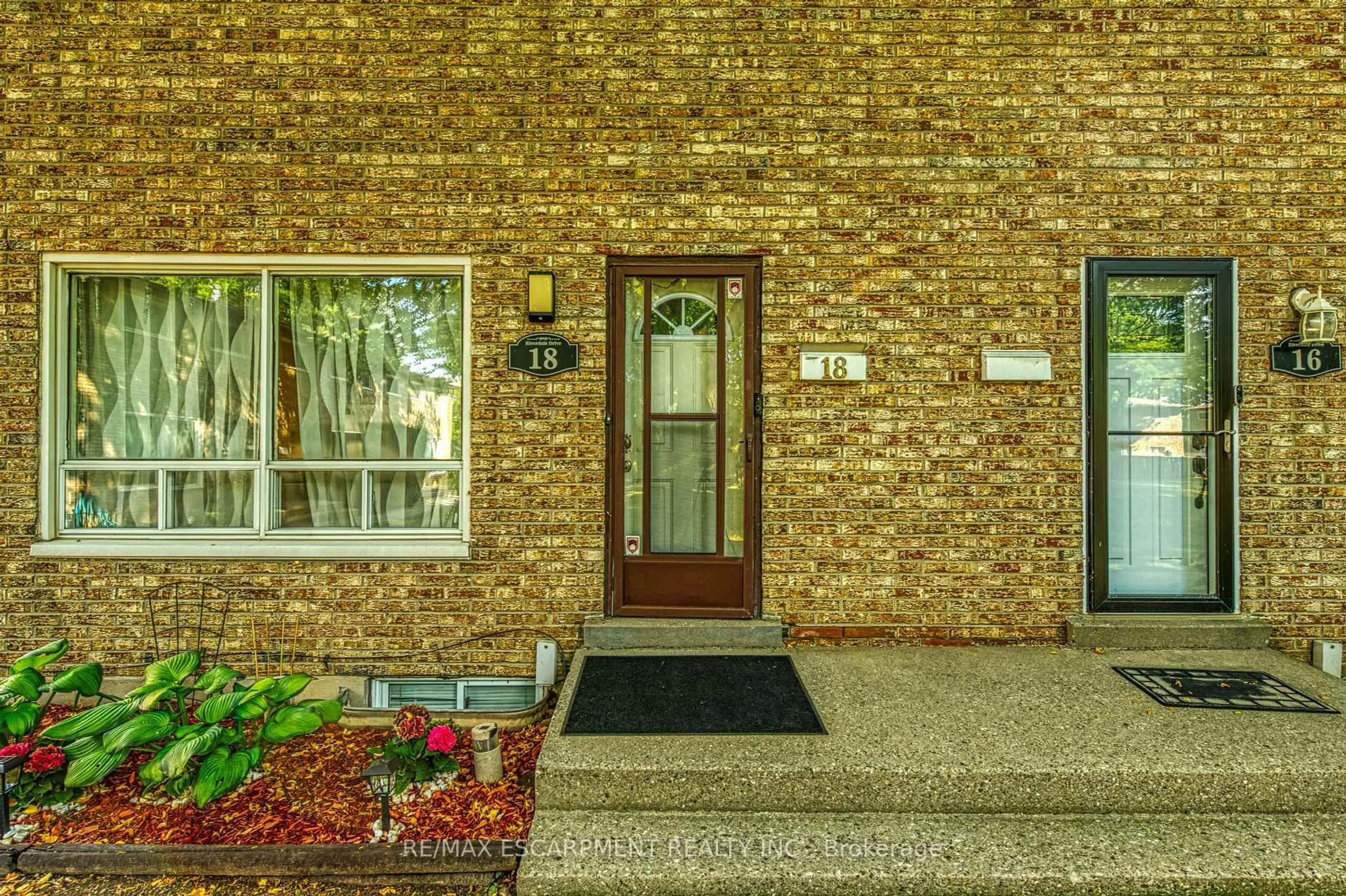 Unknown for 18 Riverdale Dr, Hamilton Ontario L8E 1J8