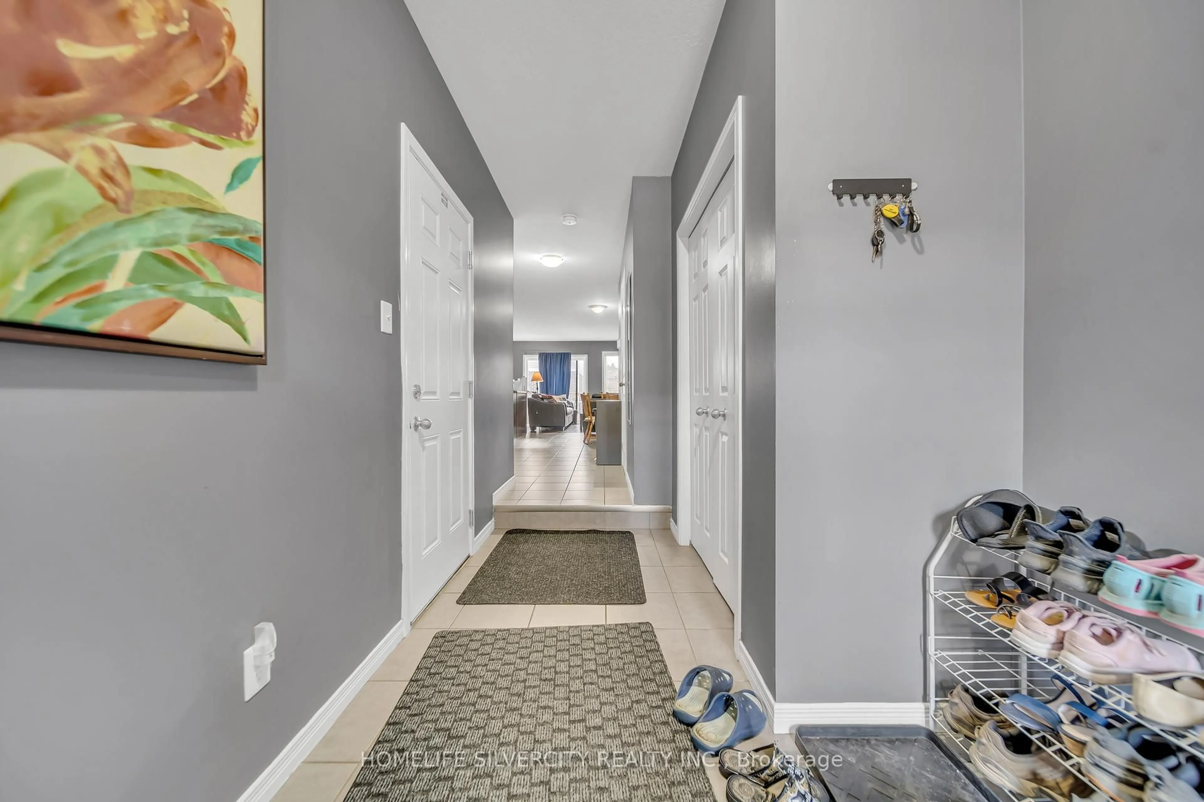 Indoor entryway for 135 Hardcastle Dr #63, Cambridge Ontario N1S 0B6