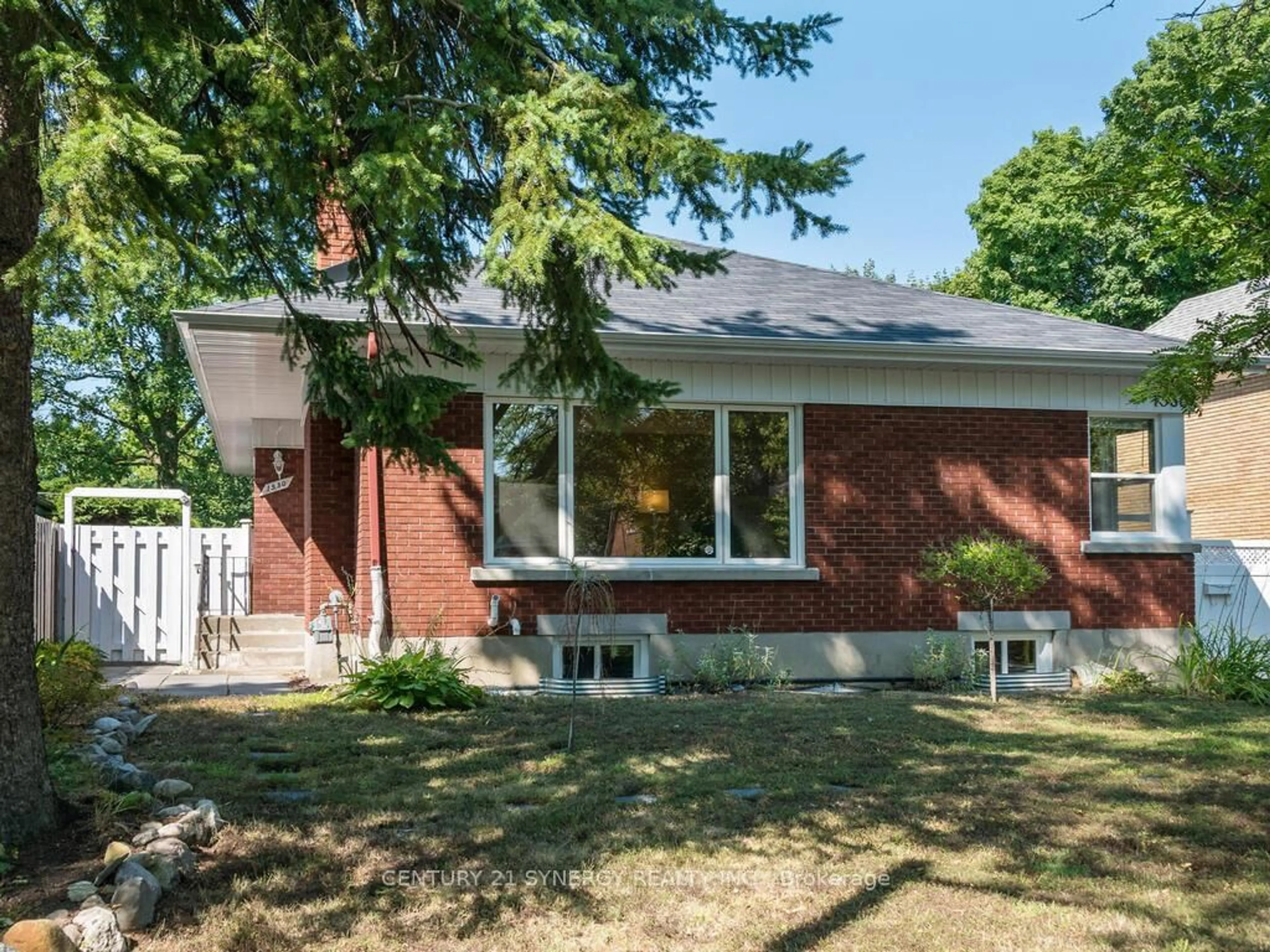 Home with brick exterior material, street for 1530 Weyburn St, Ottawa Ontario K1G 0Y5