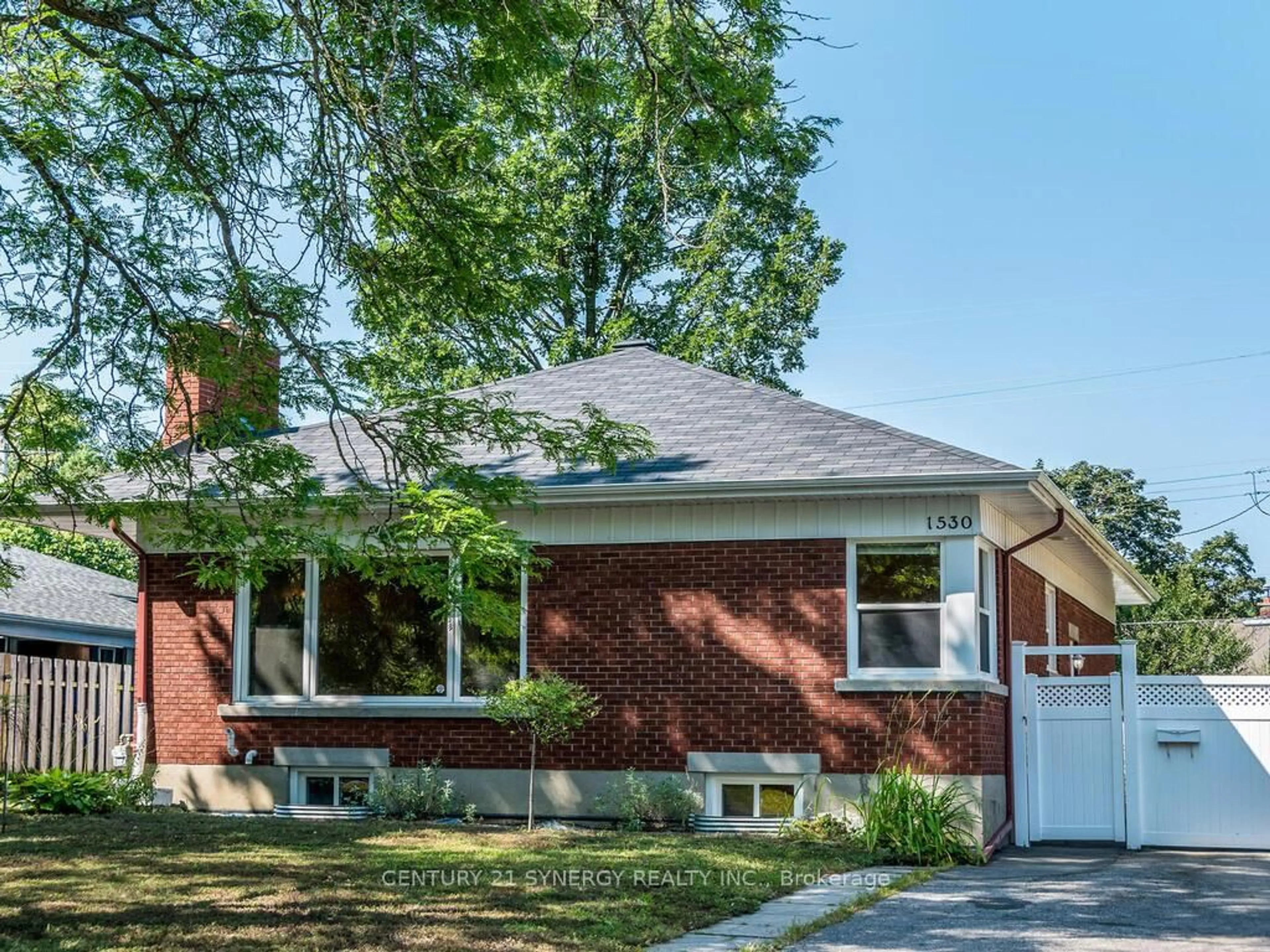 Home with brick exterior material, street for 1530 Weyburn St, Ottawa Ontario K1G 0Y5
