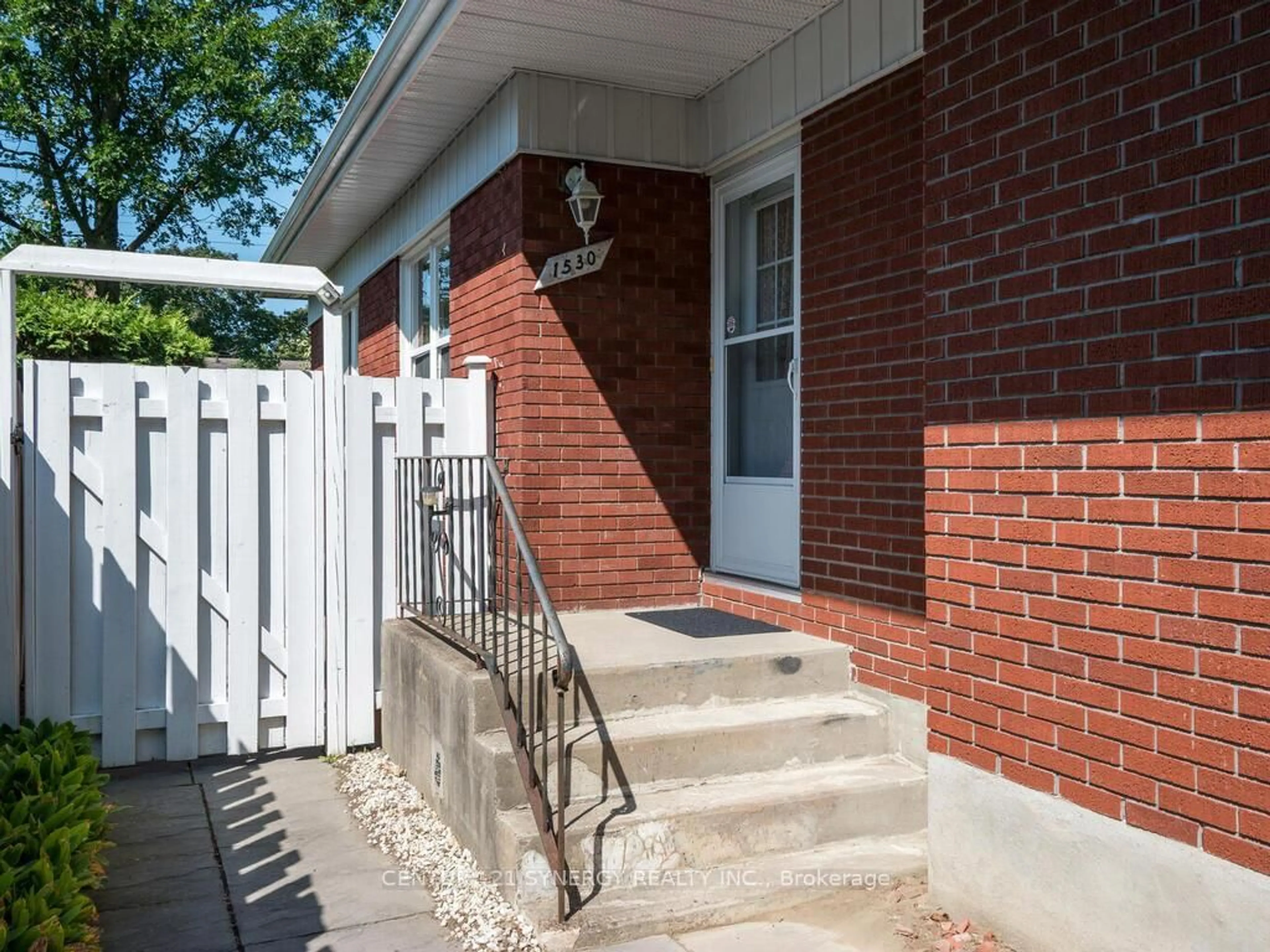 Home with brick exterior material, street for 1530 Weyburn St, Ottawa Ontario K1G 0Y5