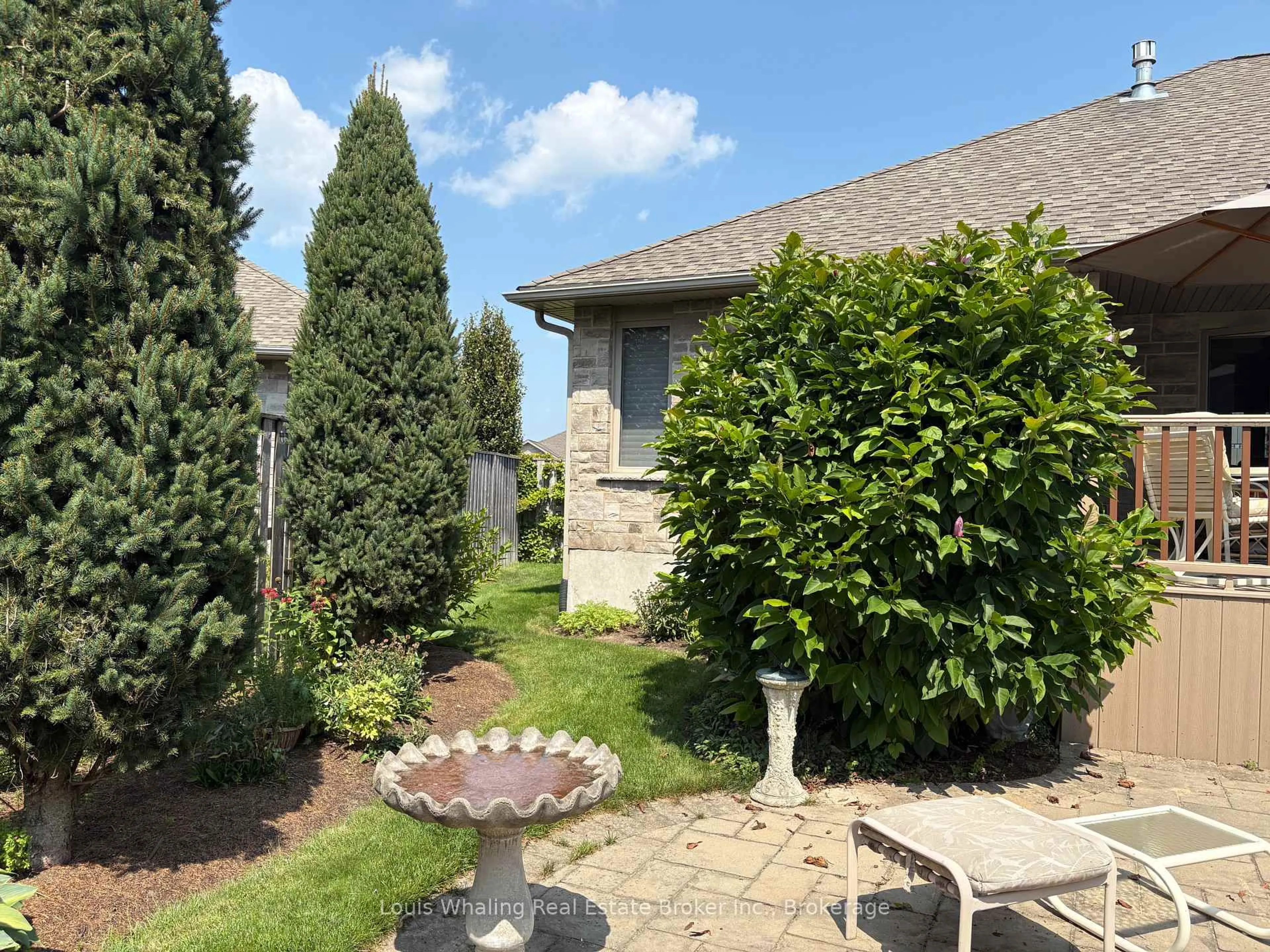 Patio, street for 112 12th Avenue A Ave, Hanover Ontario N4N 3T9