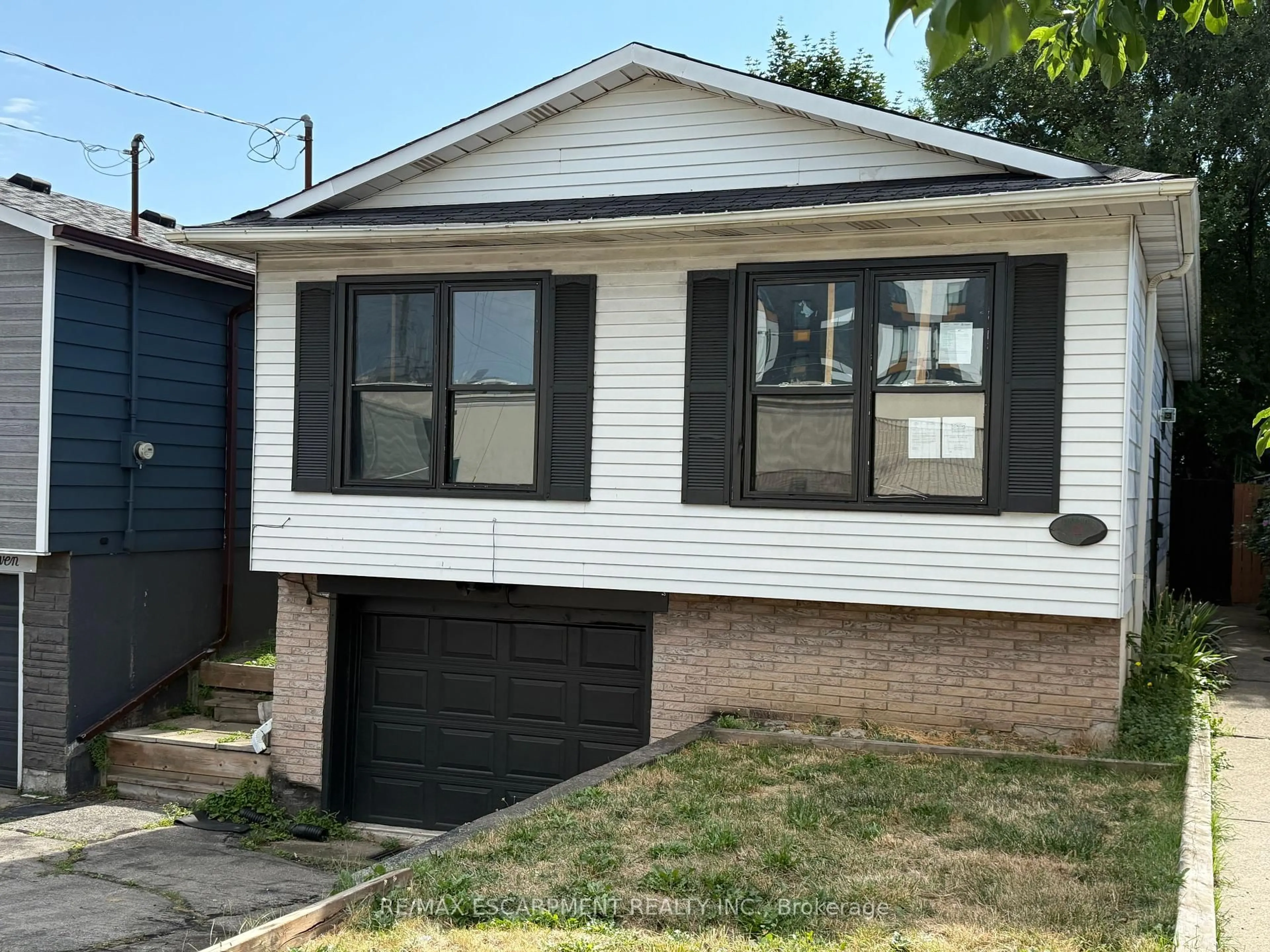 Home with vinyl exterior material, street for 11 GARSIDE Ave, Hamilton Ontario L8K 2V7