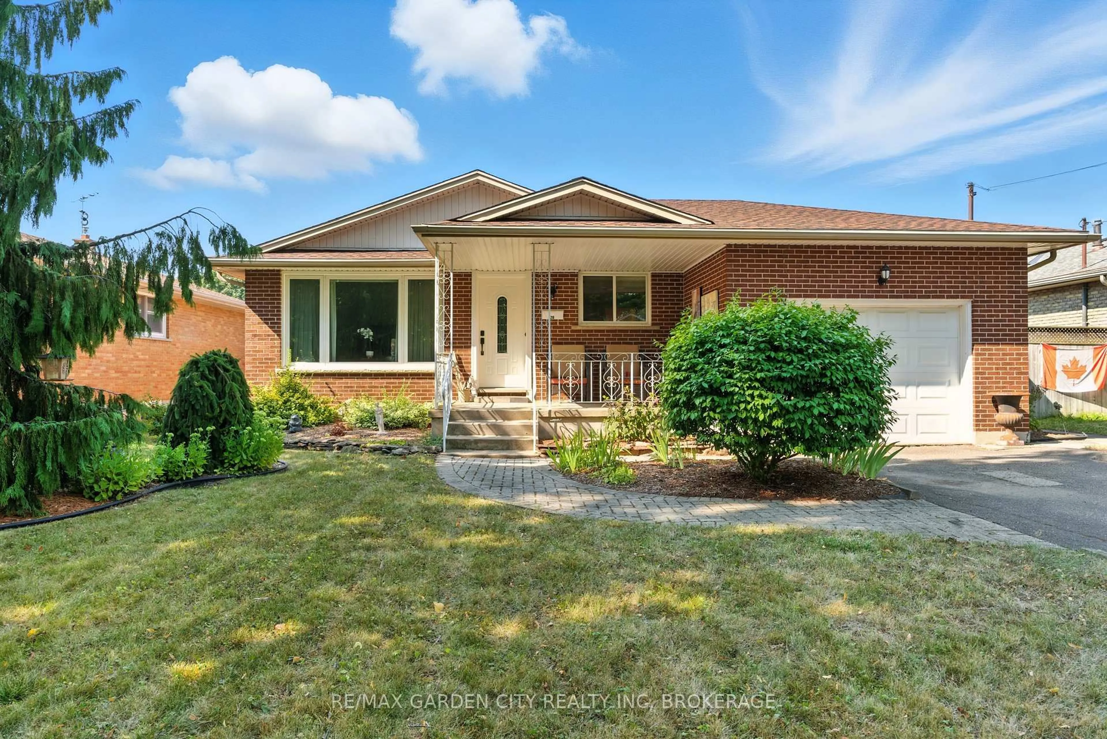 Home with brick exterior material, street for 28 Faye Cres, St. Catharines Ontario L2N 1N7