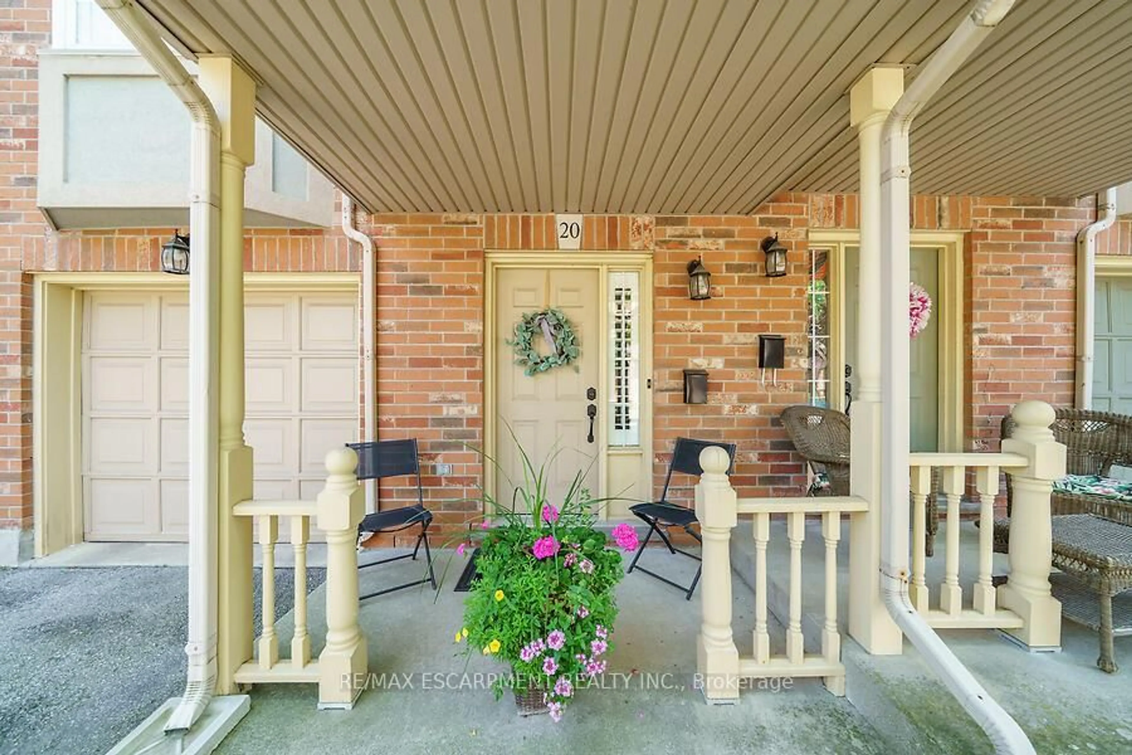 Indoor entryway for 1336 UPPER SHERMAN Ave #20, Hamilton Ontario L8W 3Z2