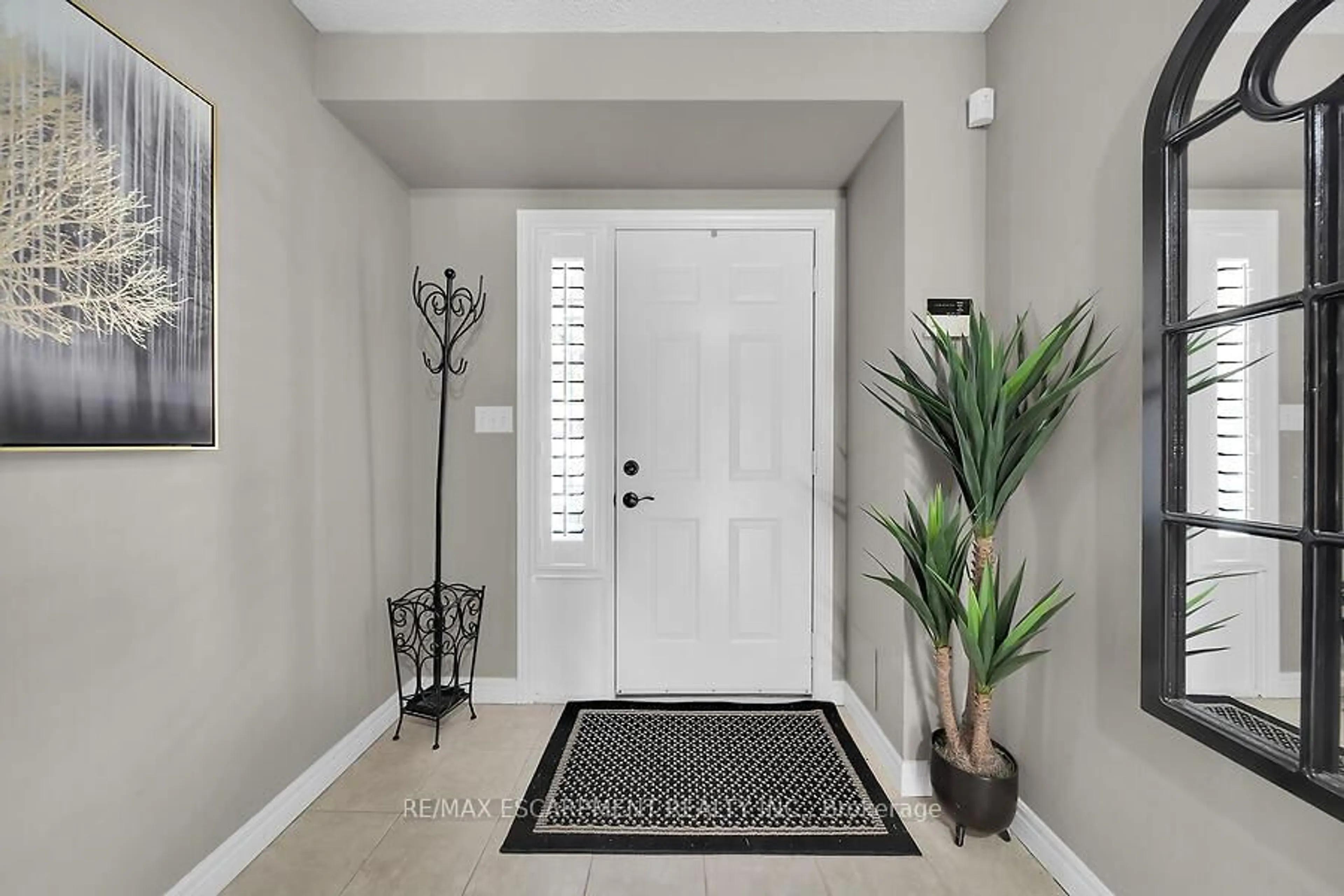 Indoor entryway for 1336 UPPER SHERMAN Ave #20, Hamilton Ontario L8W 3Z2