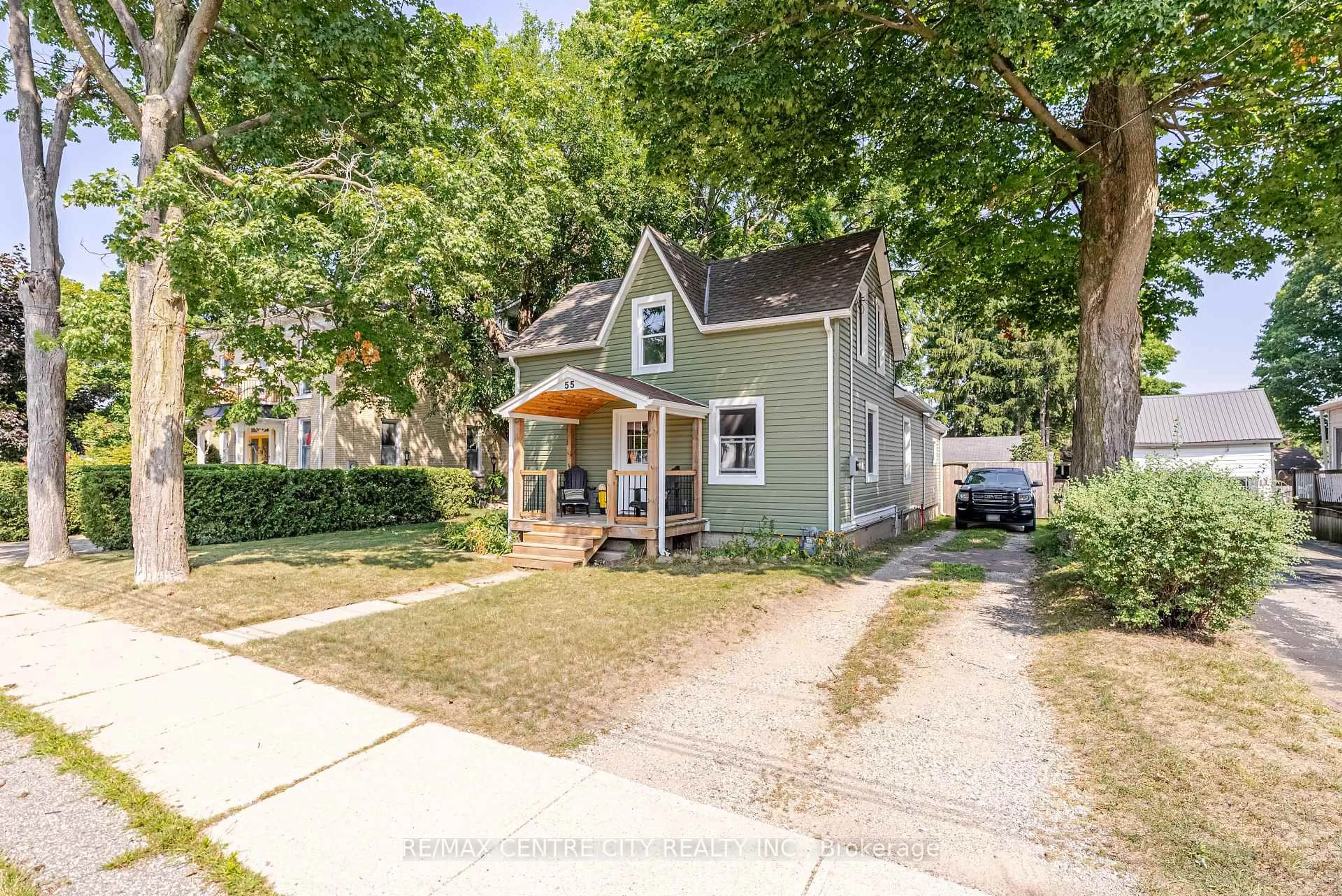 A pic from outside/outdoor area/front of a property/back of a property/a pic from drone, street for 55 Pine St, Aylmer Ontario N5H 1P1