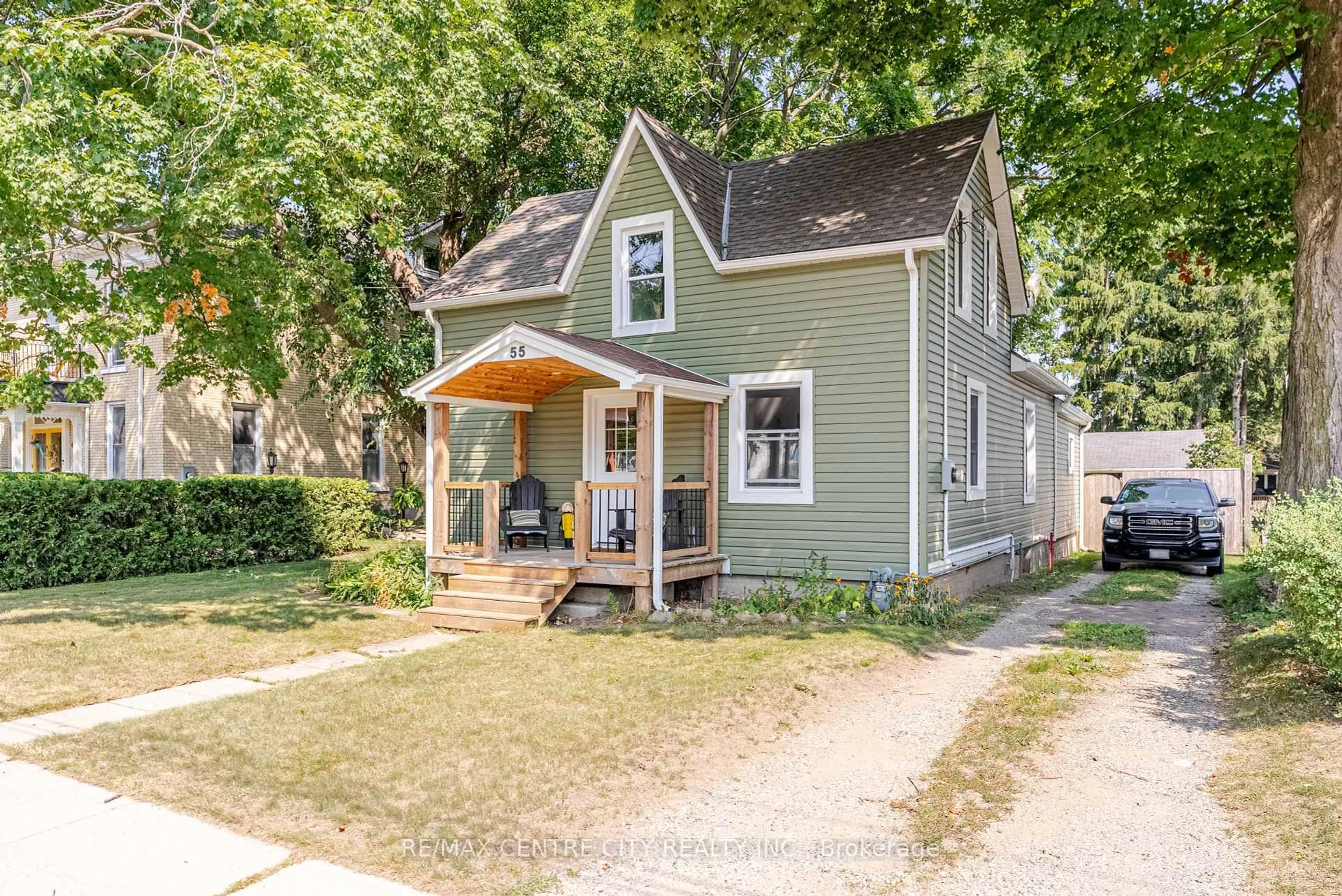 Home with vinyl exterior material, street for 55 Pine St, Aylmer Ontario N5H 1P1