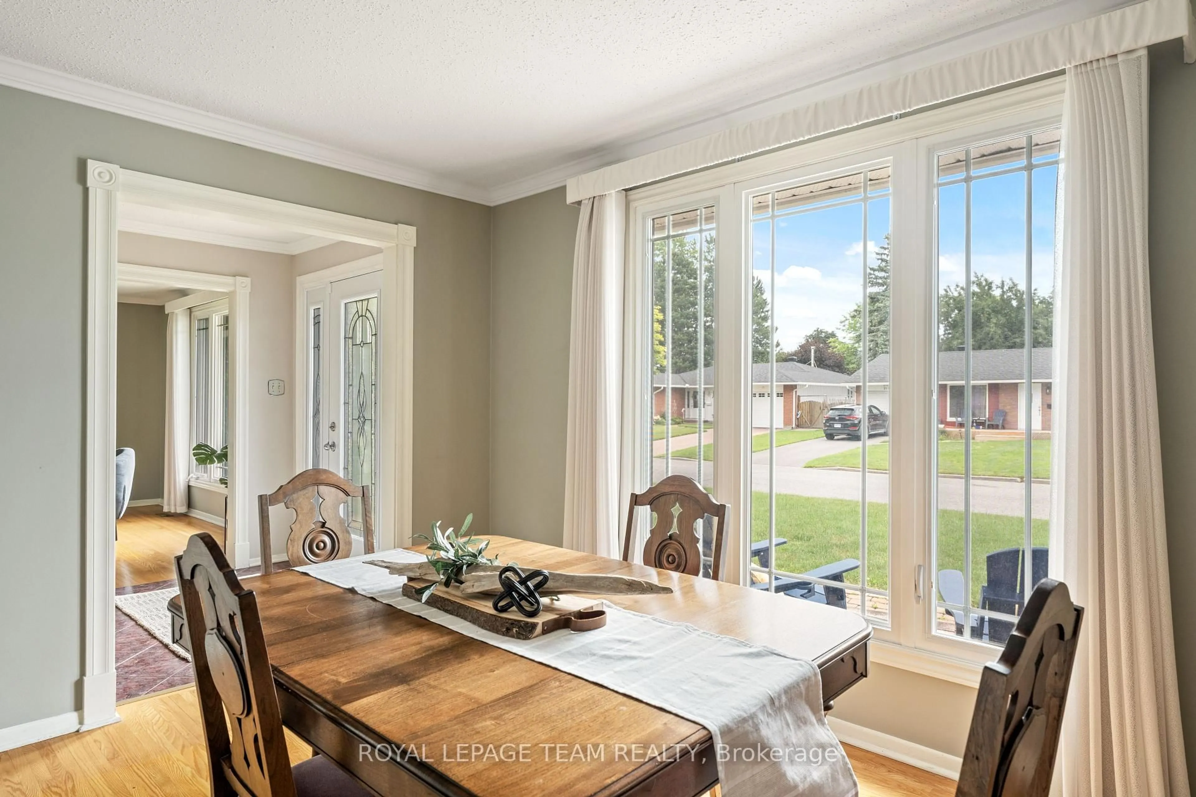 Dining room, unknown for 2128 Hubbard Cres, Ottawa Ontario K1J 6L2