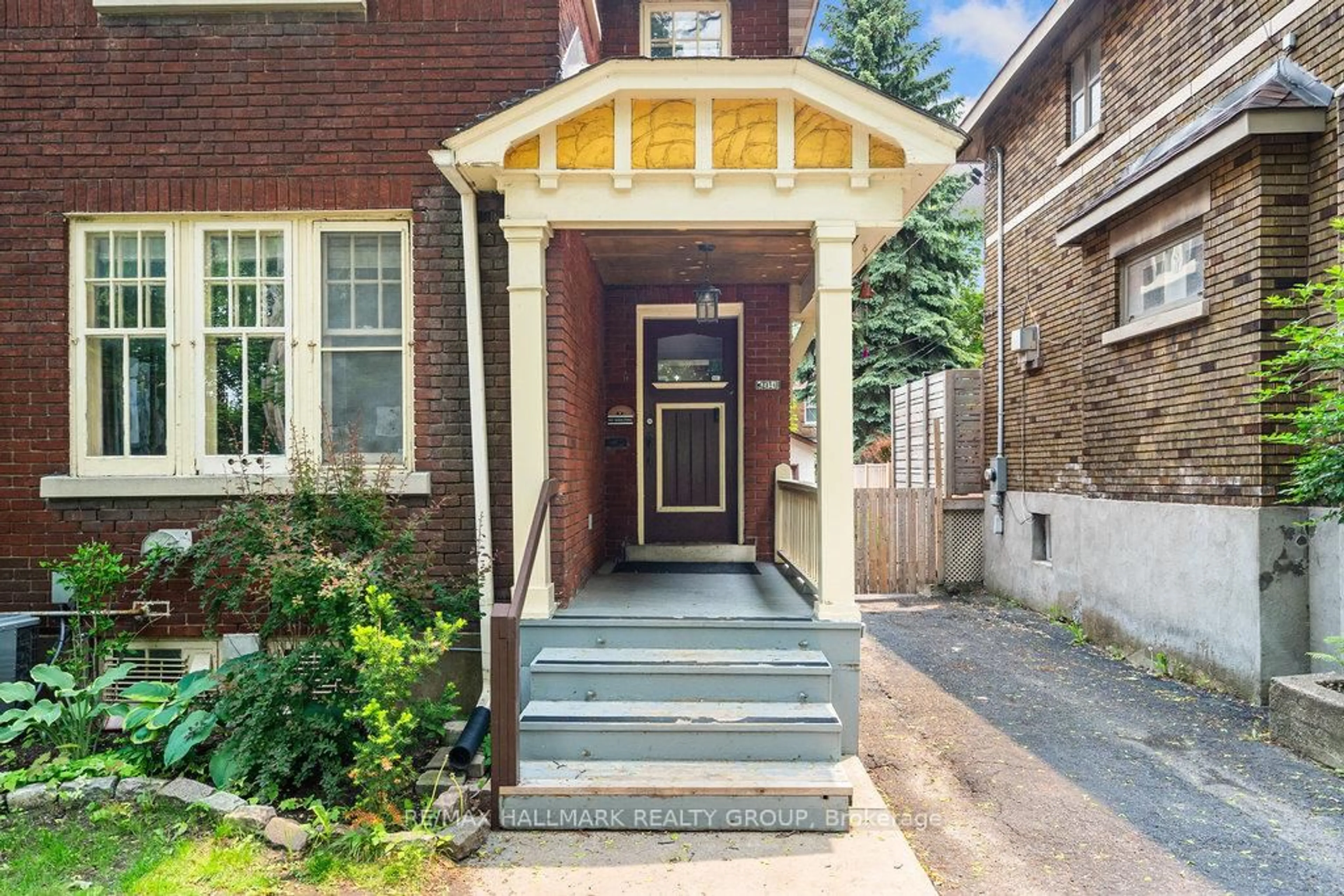 Home with brick exterior material, street for 388 First Ave, Ottawa Ontario K1S 2H1