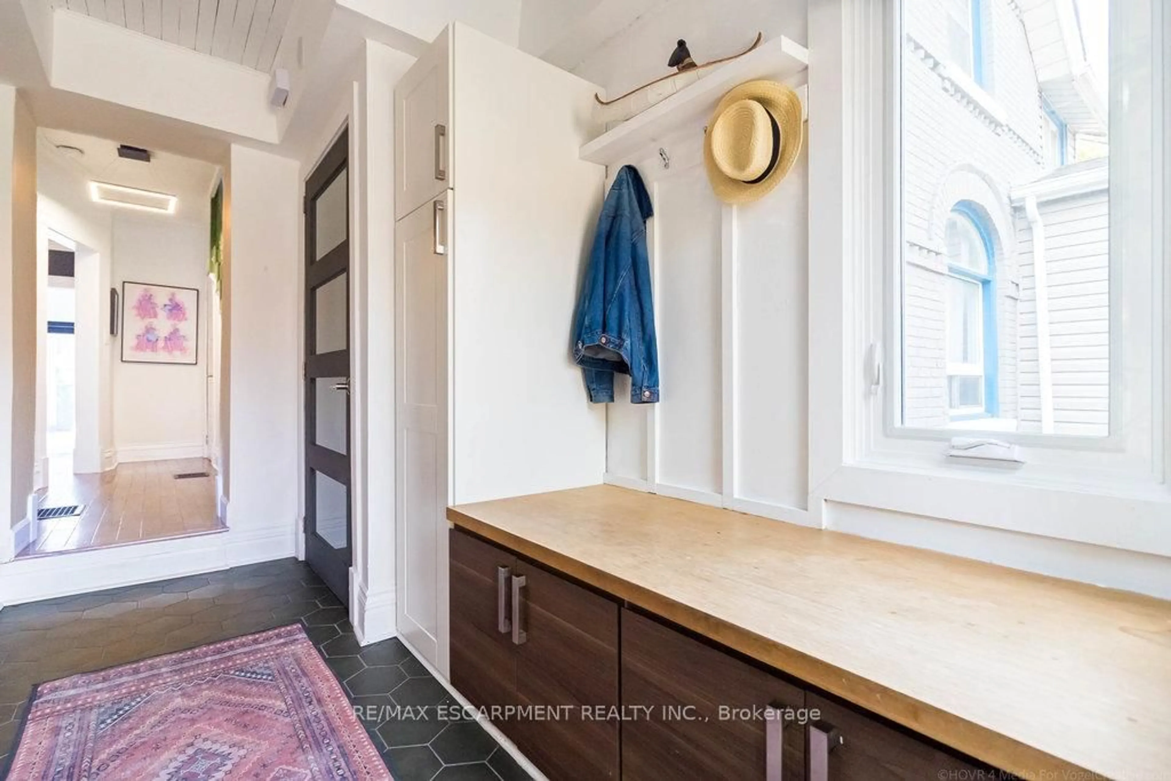 Indoor entryway for 55 Cheever St, Hamilton Ontario L8L 5R6