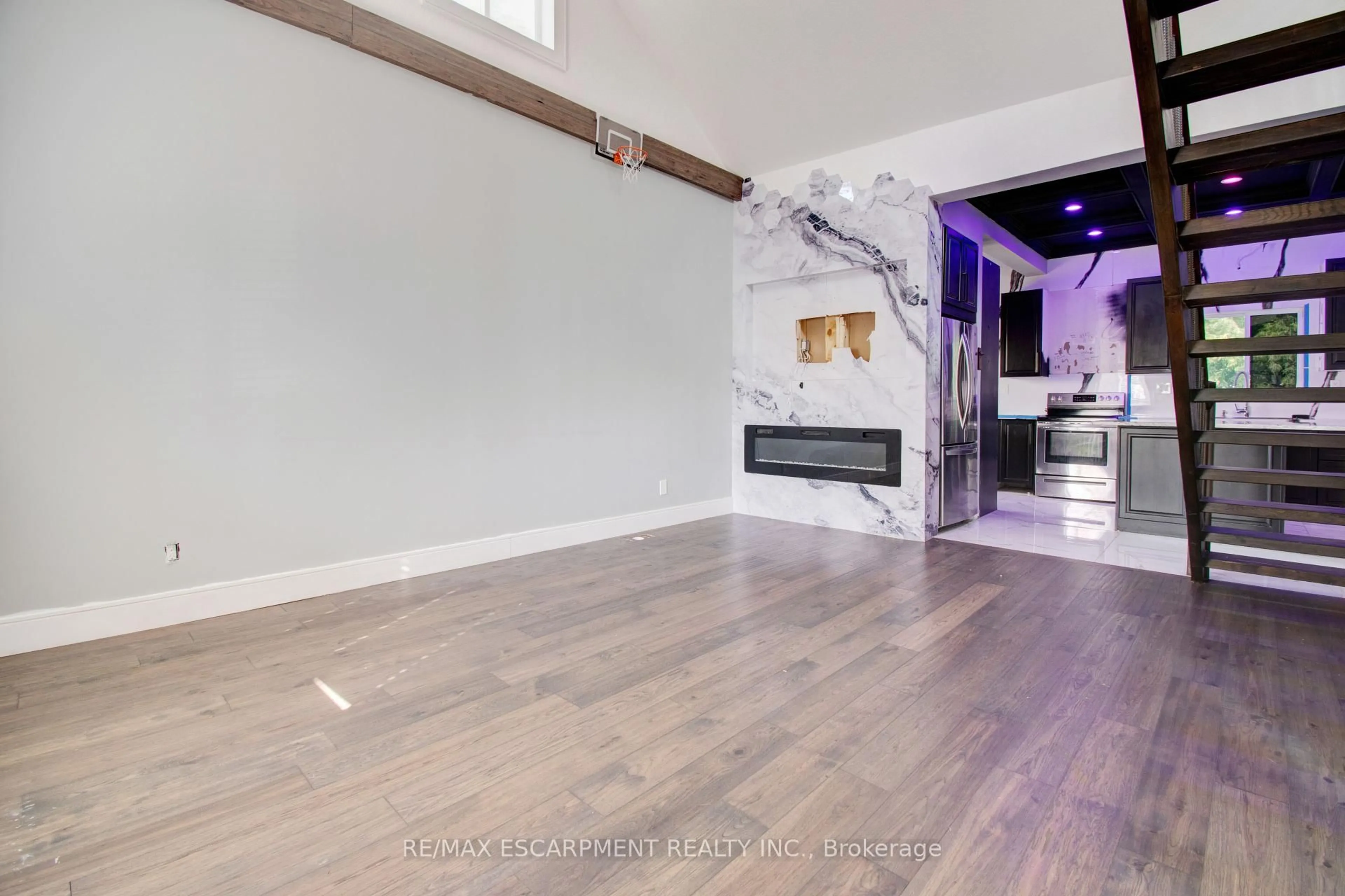 Unknown for 85 East 17th St, Hamilton Ontario L8V 4B1