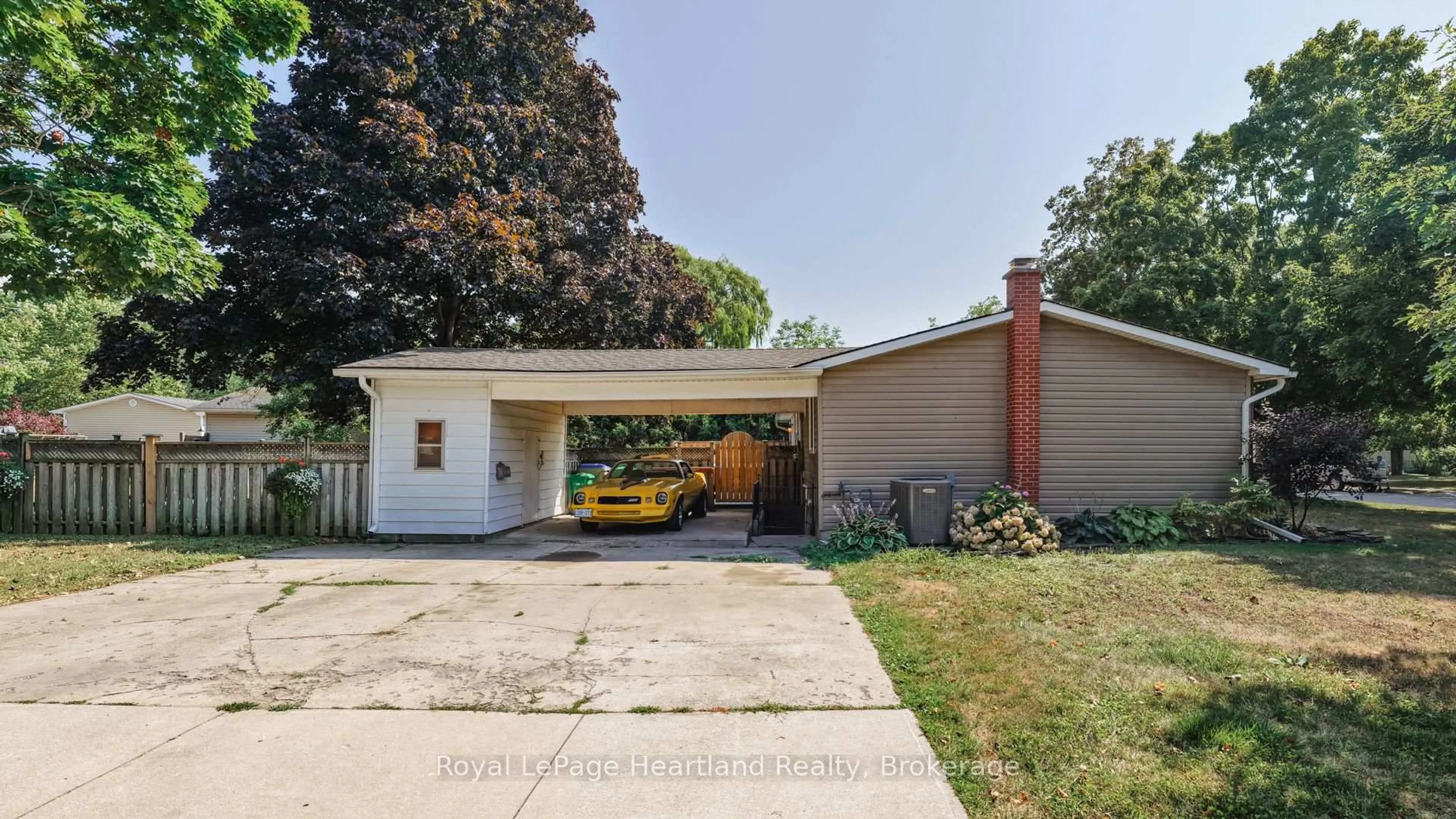 Indoor garage for 335 Oak St, Goderich Ontario N7A 3R5