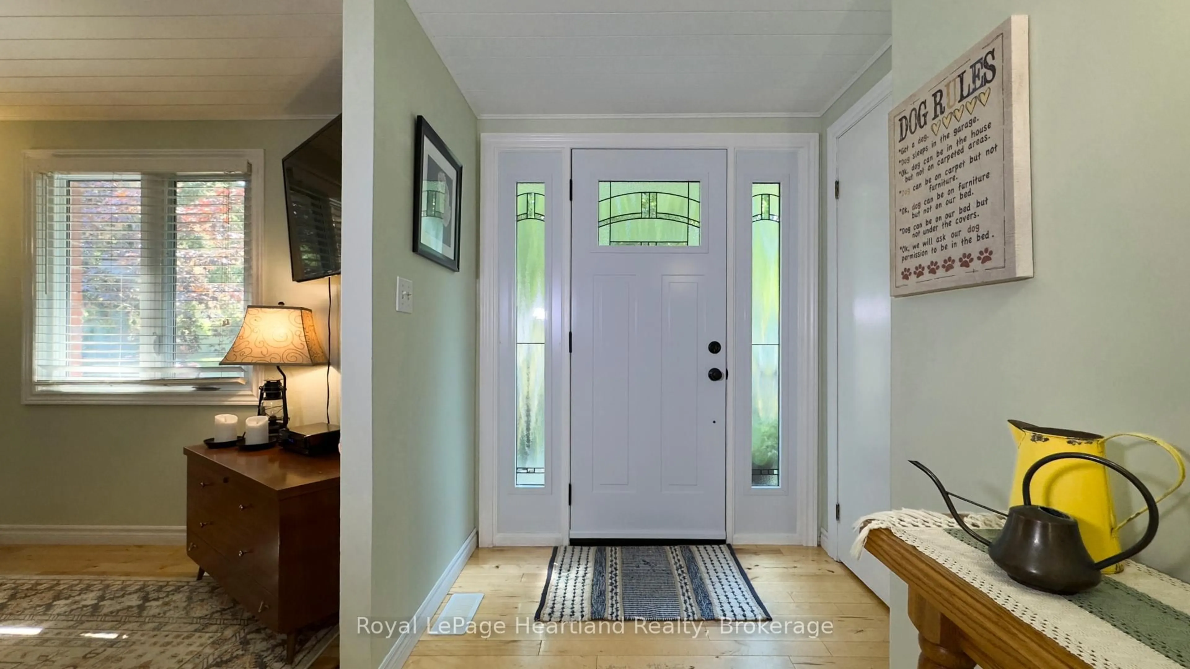 Indoor entryway for 335 Oak St, Goderich Ontario N7A 3R5
