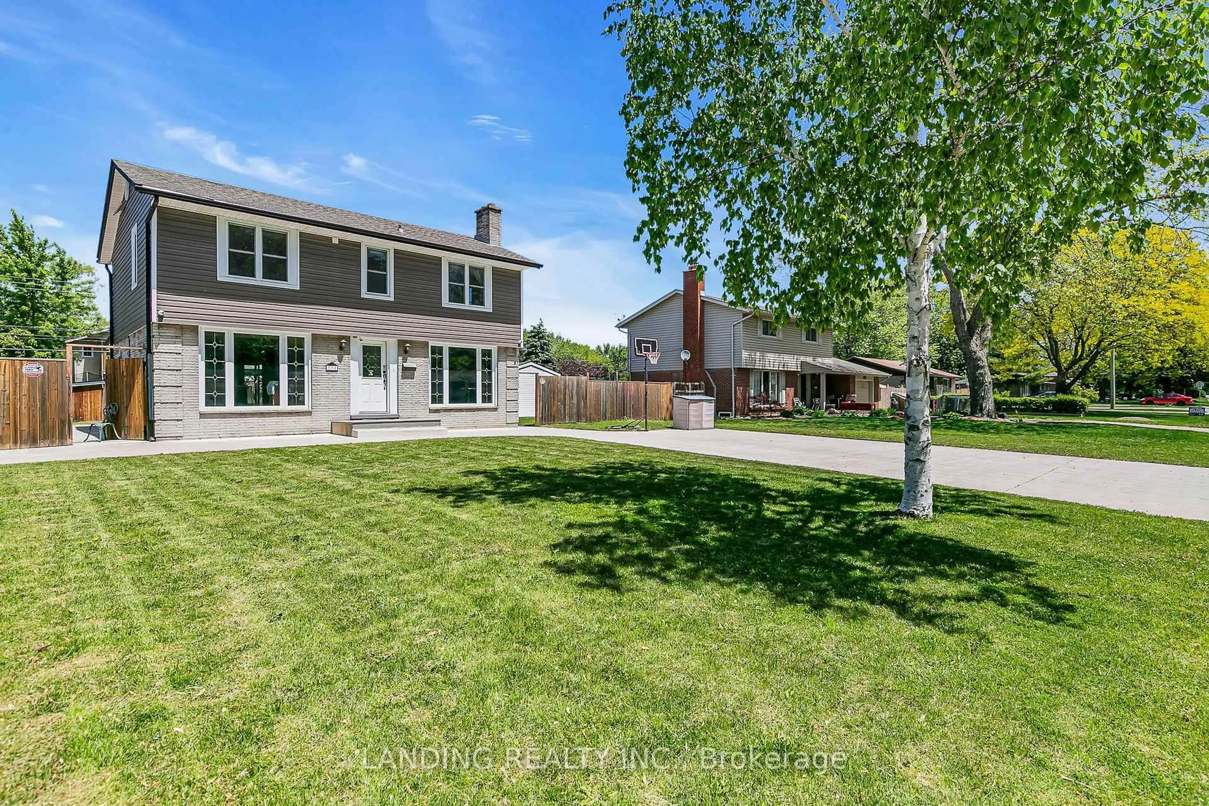 A pic from outside/outdoor area/front of a property/back of a property/a pic from drone, street for 770 Lynn St, Windsor Ontario N9G 1G7
