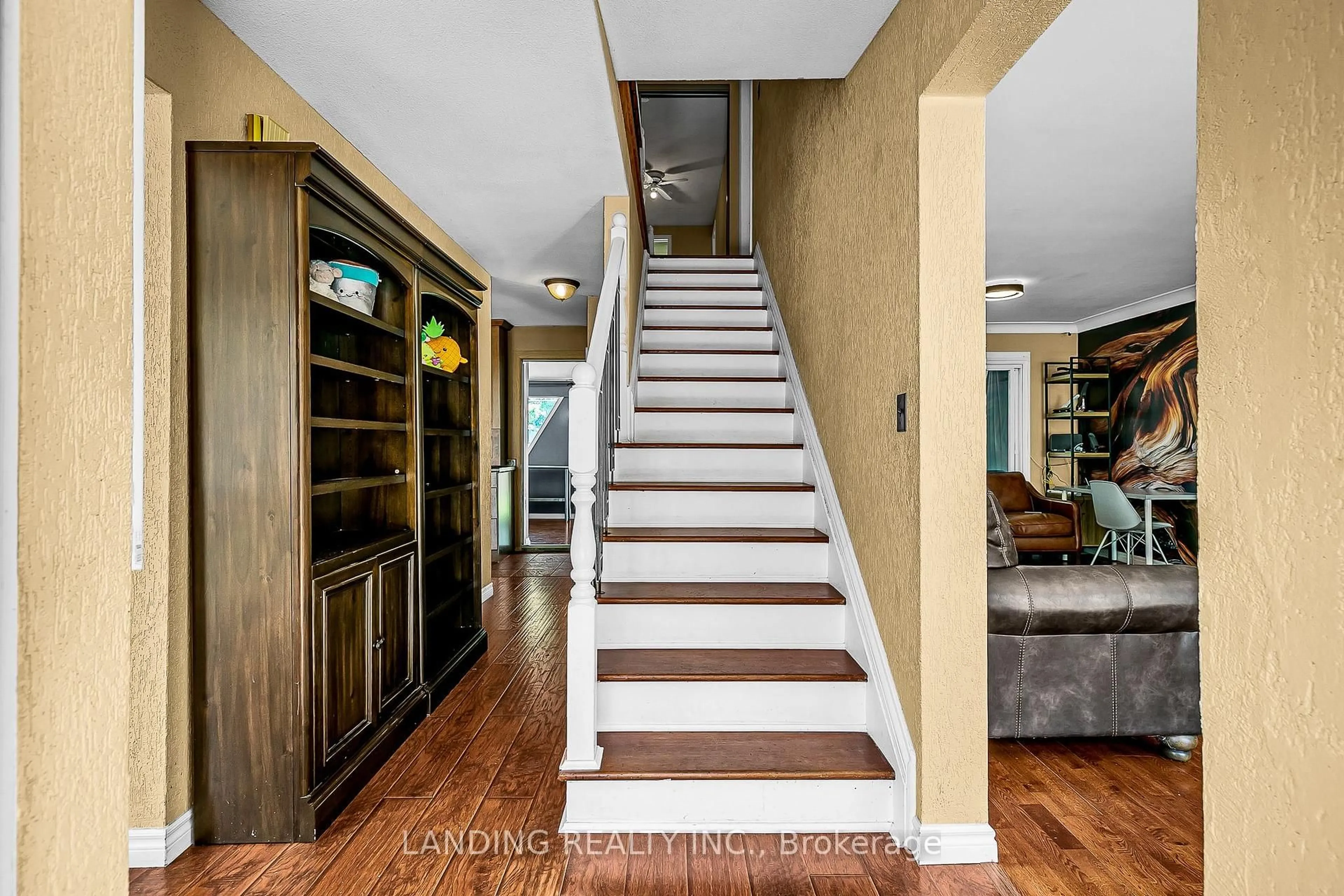Indoor entryway for 770 Lynn St, Windsor Ontario N9G 1G7