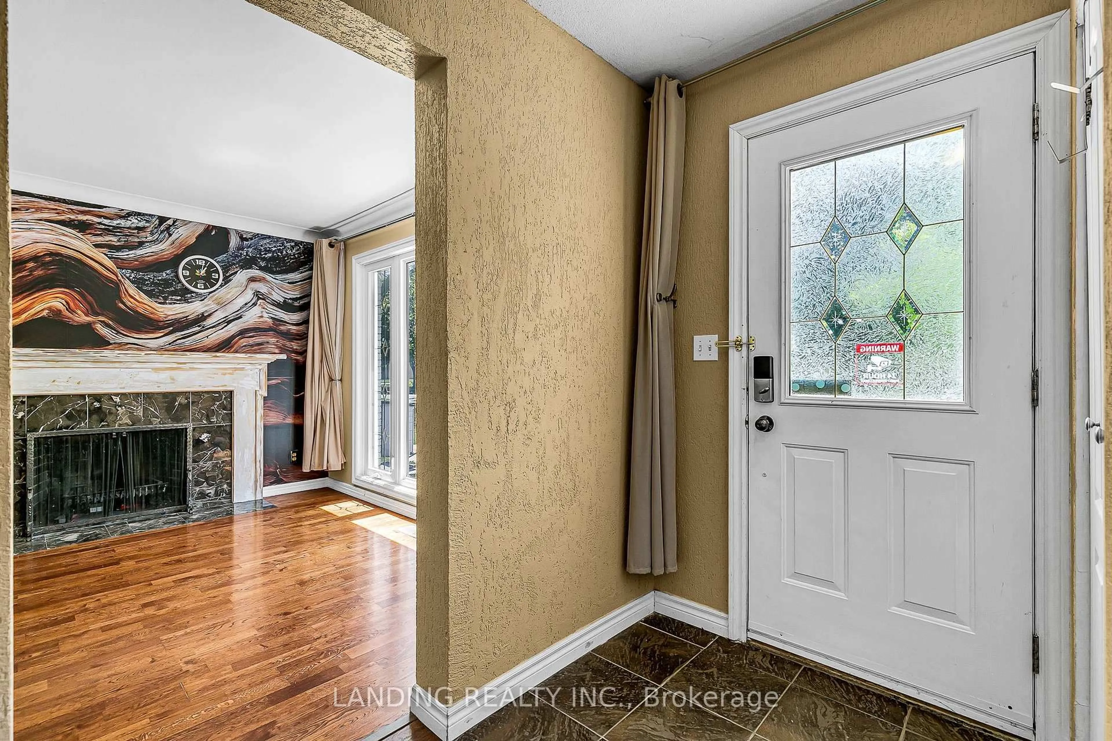 Indoor entryway for 770 Lynn St, Windsor Ontario N9G 1G7