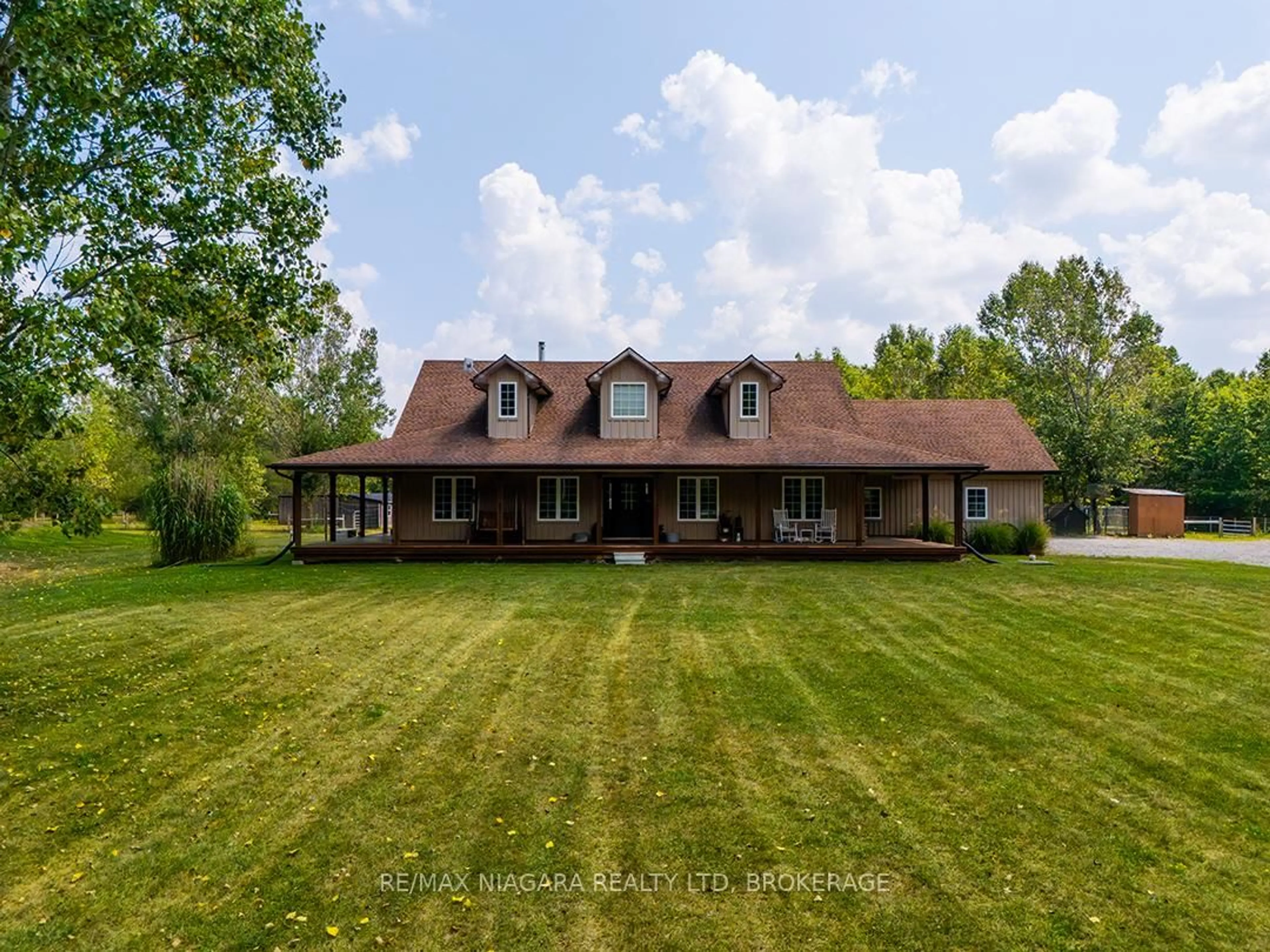 A pic from outside/outdoor area/front of a property/back of a property/a pic from drone, unknown for 3481 Troup Rd, Port Colborne Ontario L3K 5V5