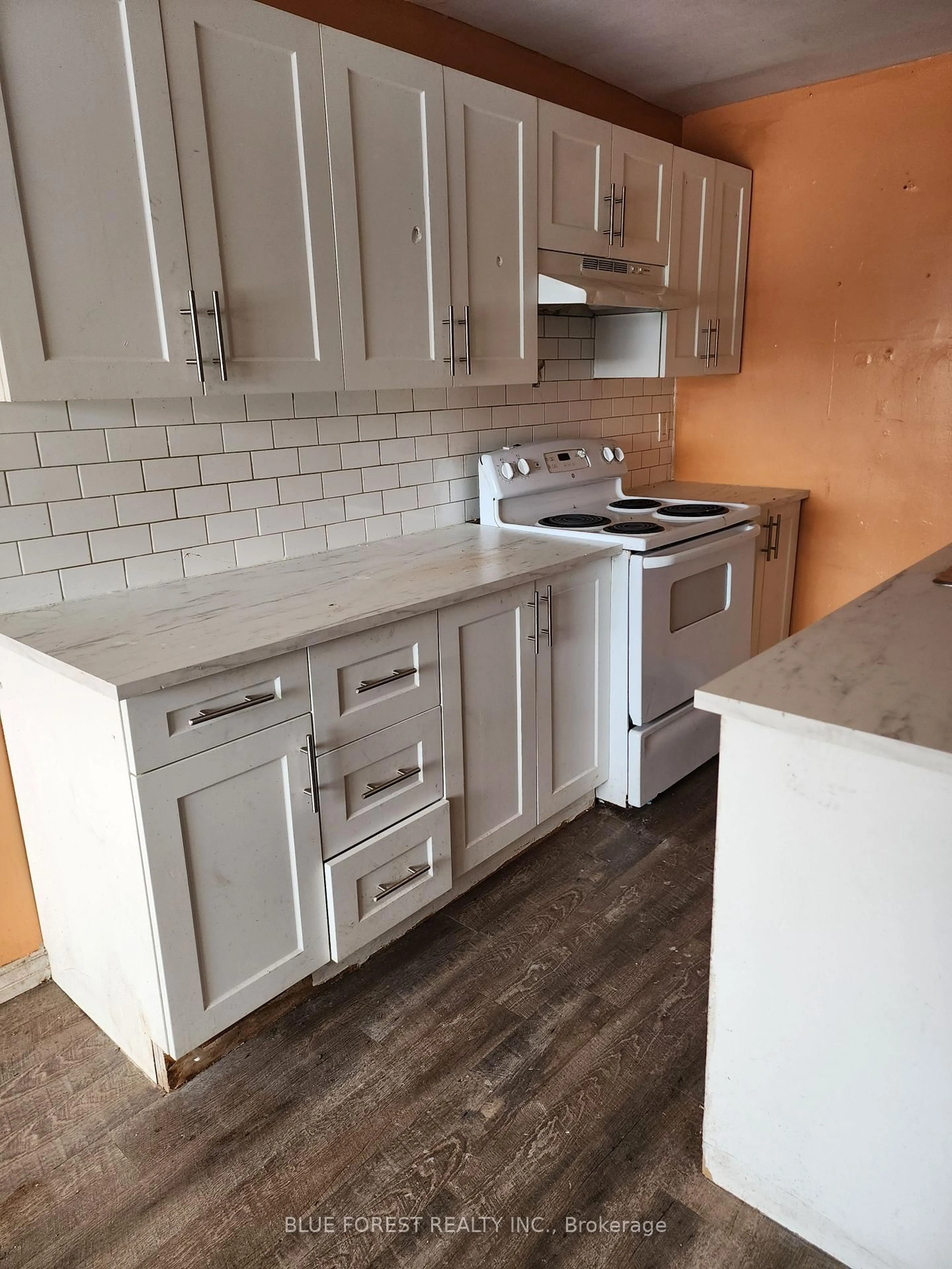 Standard kitchen, unknown for 1172 Hamilton Rd #304, London East Ontario N5W 1A9