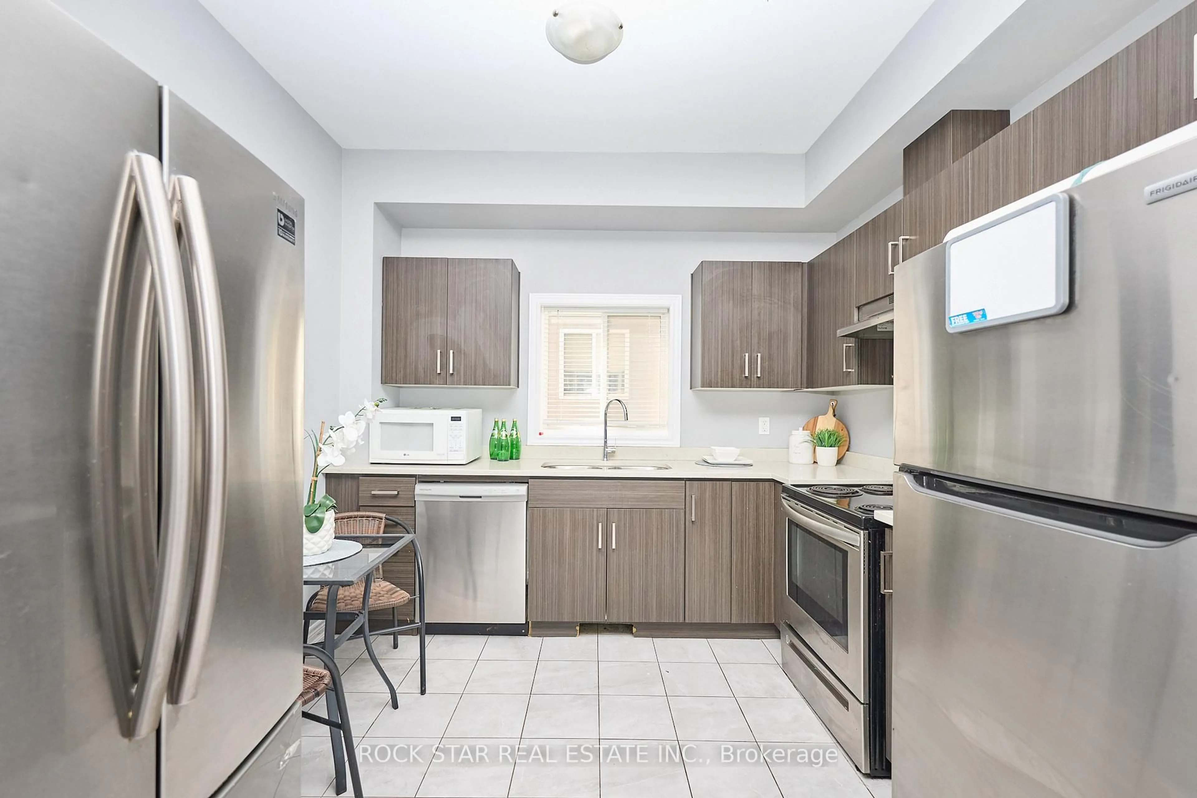 Standard kitchen, ceramic/tile floor for 66B Battle St, Thorold Ontario L2V 3W7