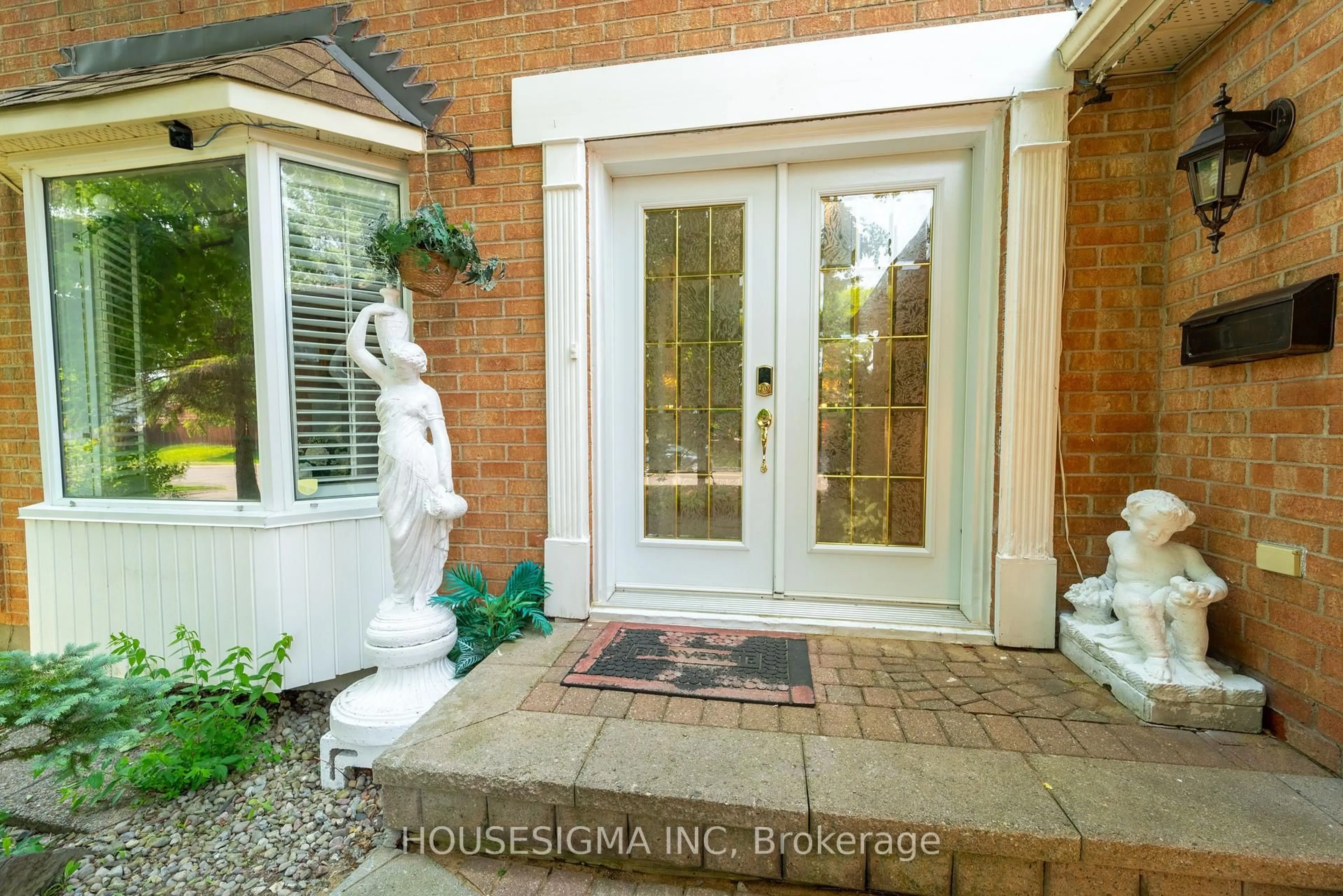 Indoor entryway for 566 Falwyn Cres, Orleans Ontario K4A 2A4
