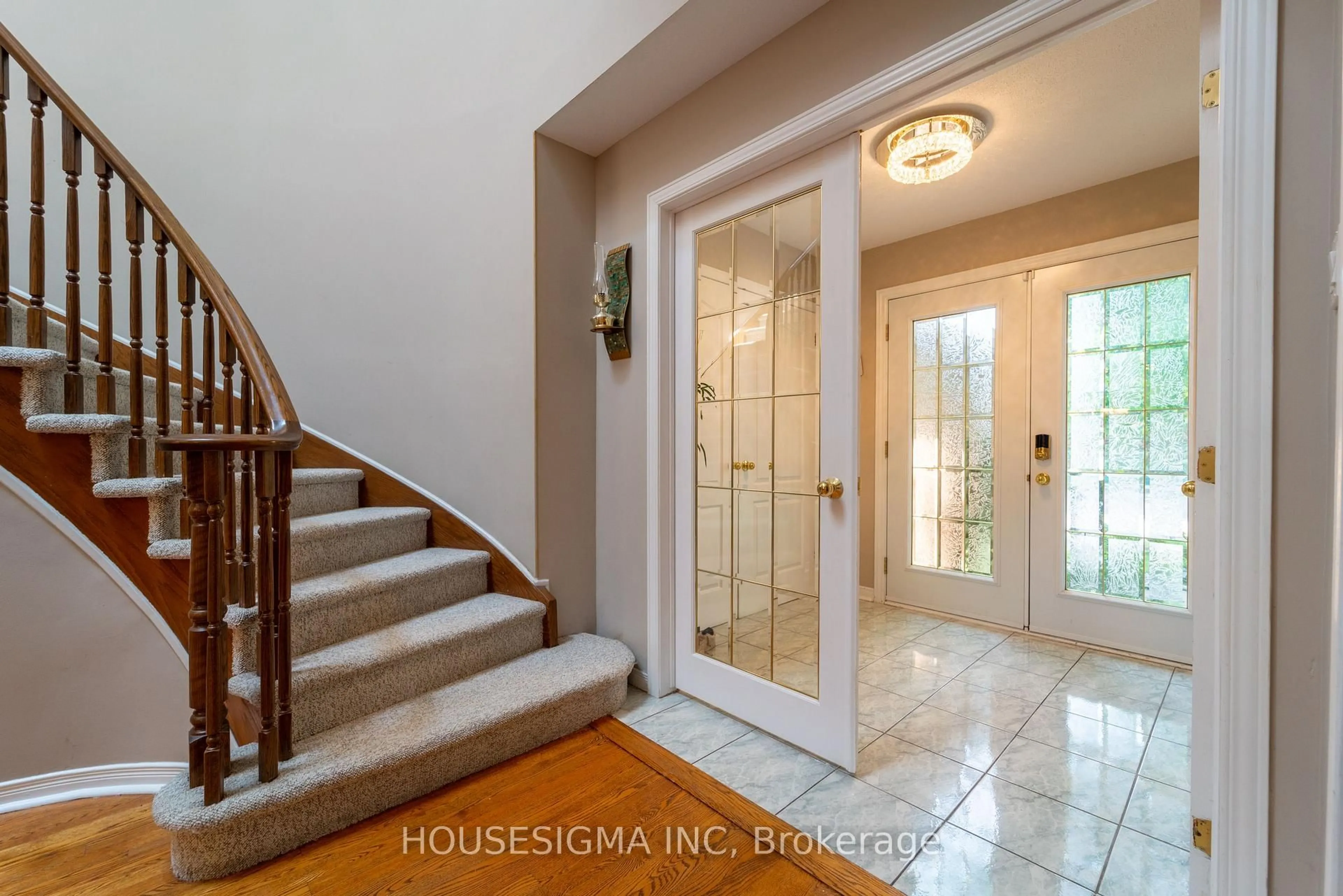 Indoor entryway for 566 Falwyn Cres, Orleans Ontario K4A 2A4