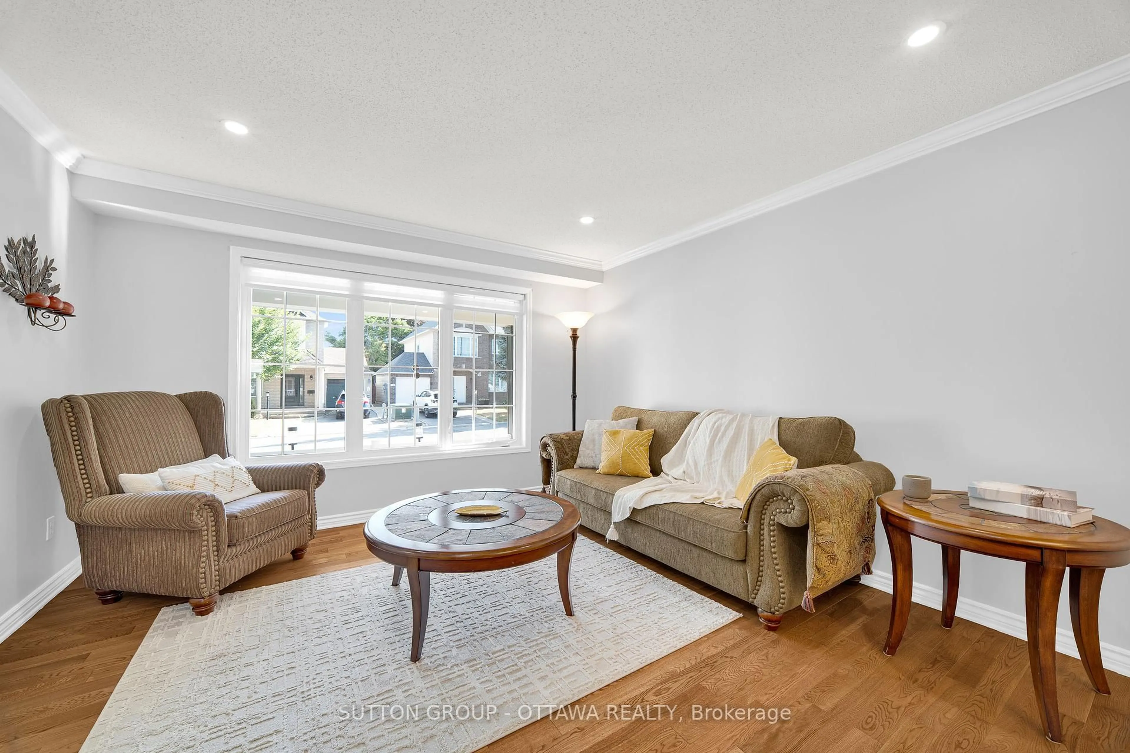Living room with furniture, unknown for 11 Baypointe Cres, Ottawa Ontario K2G 6T8