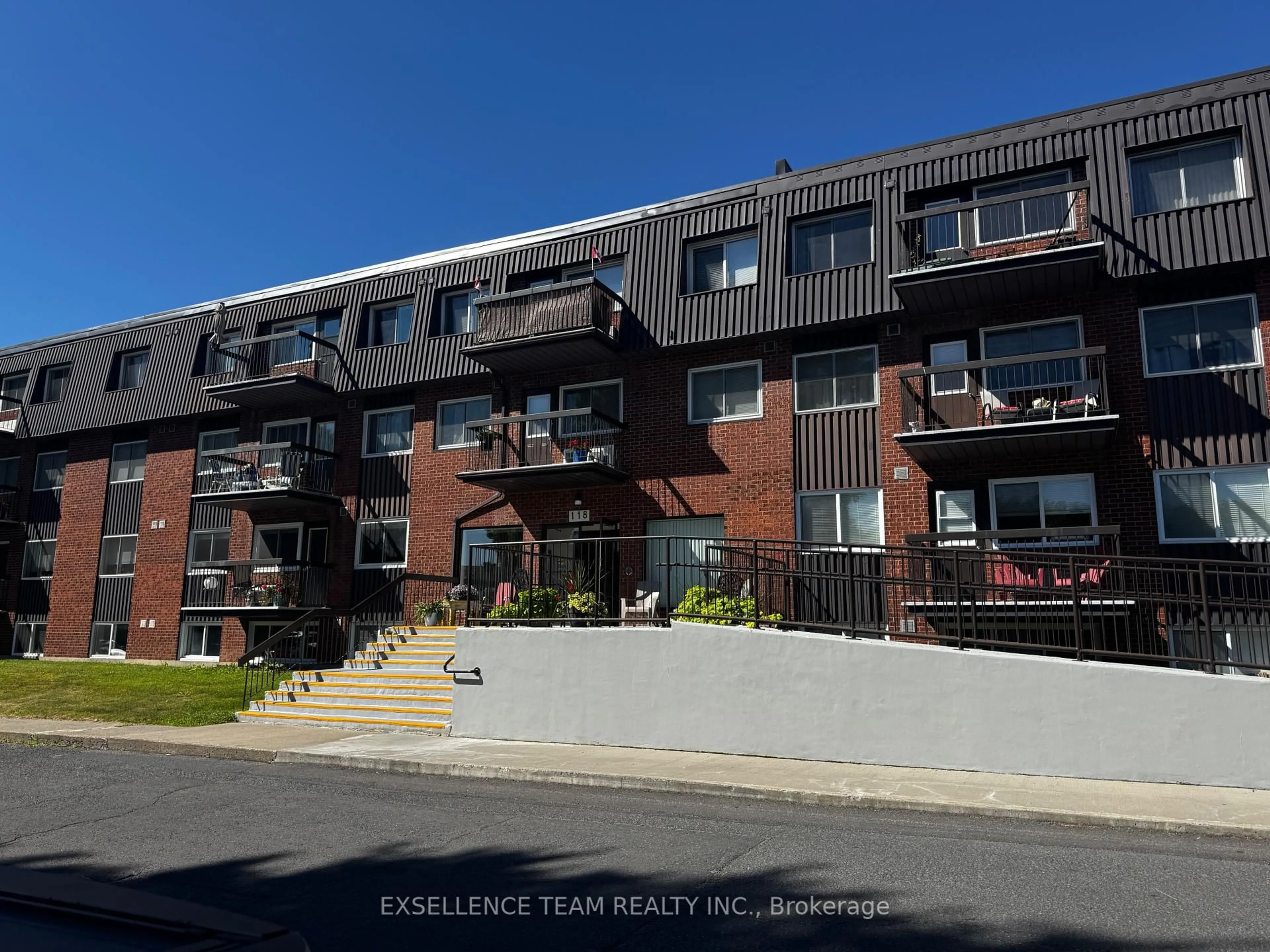 A pic from outside/outdoor area/front of a property/back of a property/a pic from drone, building for 118 Fourth St #305, Cornwall Ontario K6H 2H9