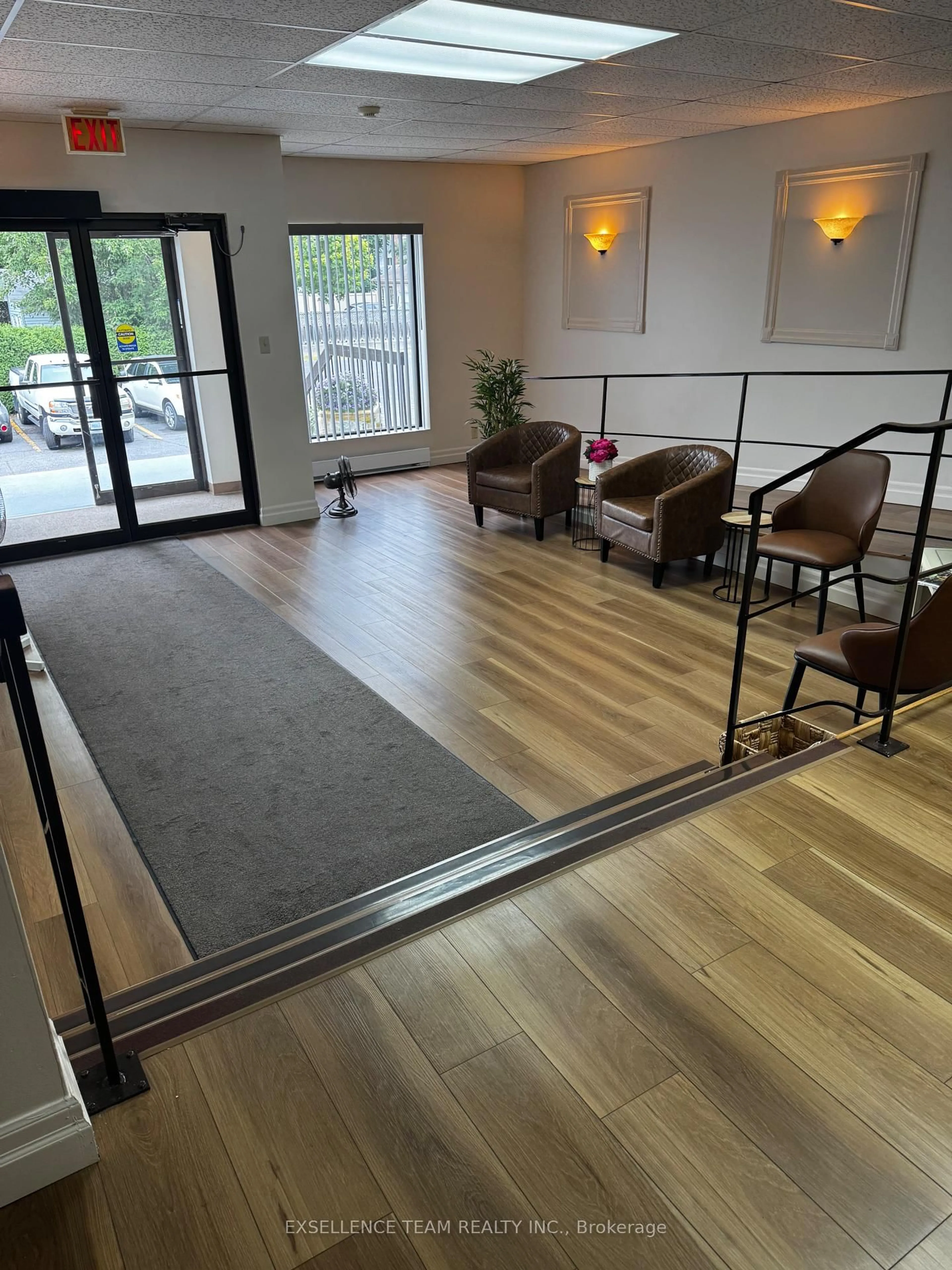 Indoor foyer for 118 Fourth St #305, Cornwall Ontario K6H 2H9