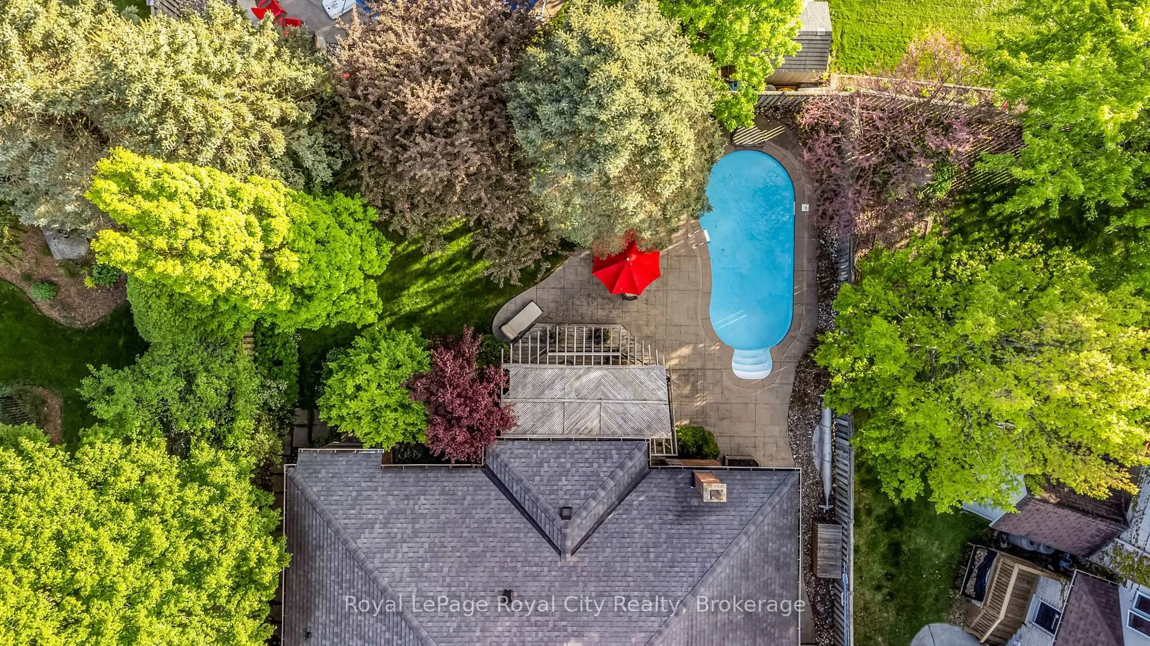 A pic from outside/outdoor area/front of a property/back of a property/a pic from drone, street for 12 Wood Duck Crt, Guelph Ontario N1C 1B1