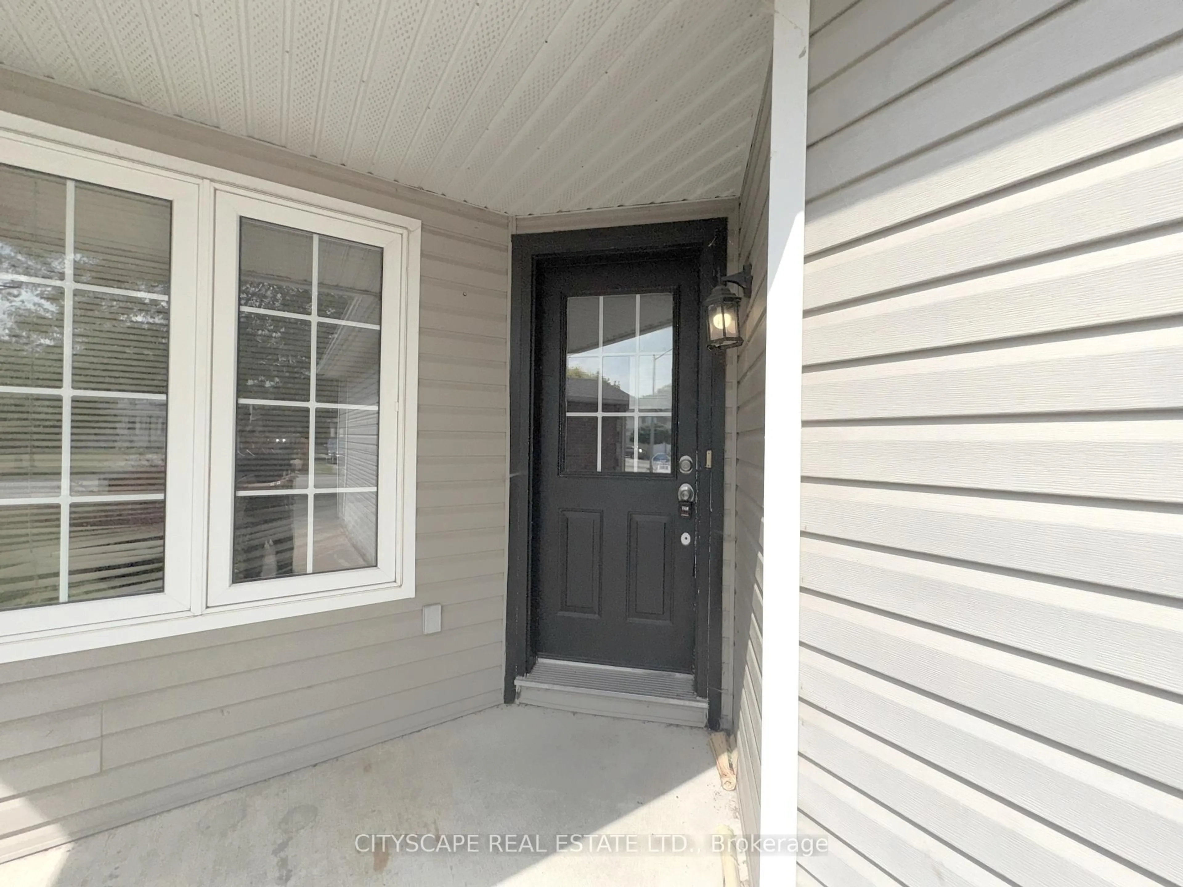 Indoor entryway for 55 Langlaw Dr, Cambridge Ontario N1P 1J1
