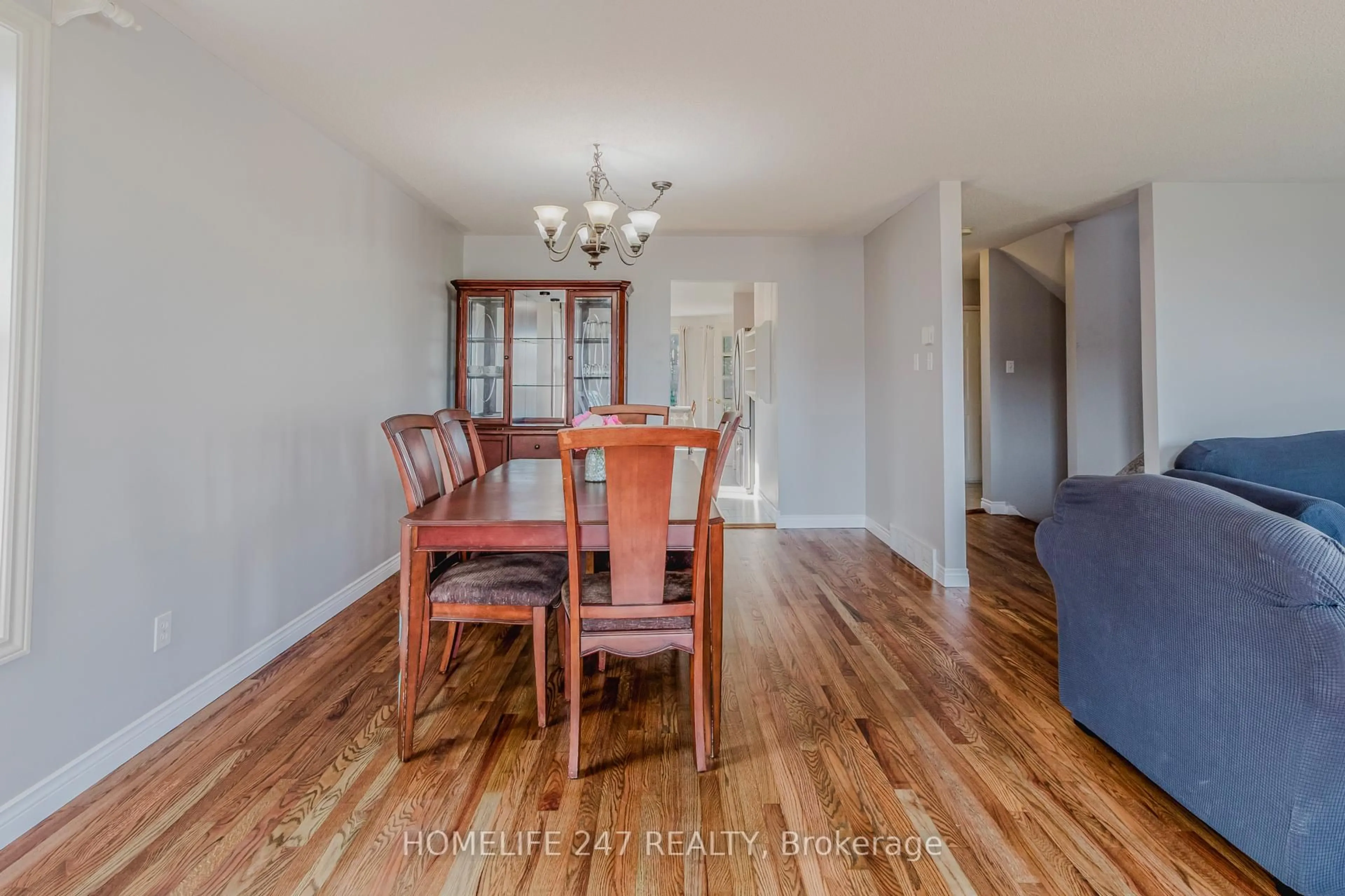 Dining room, wood/laminate floor for 10 Old Orchard Glen, Woodstock Ontario N4V 1G2