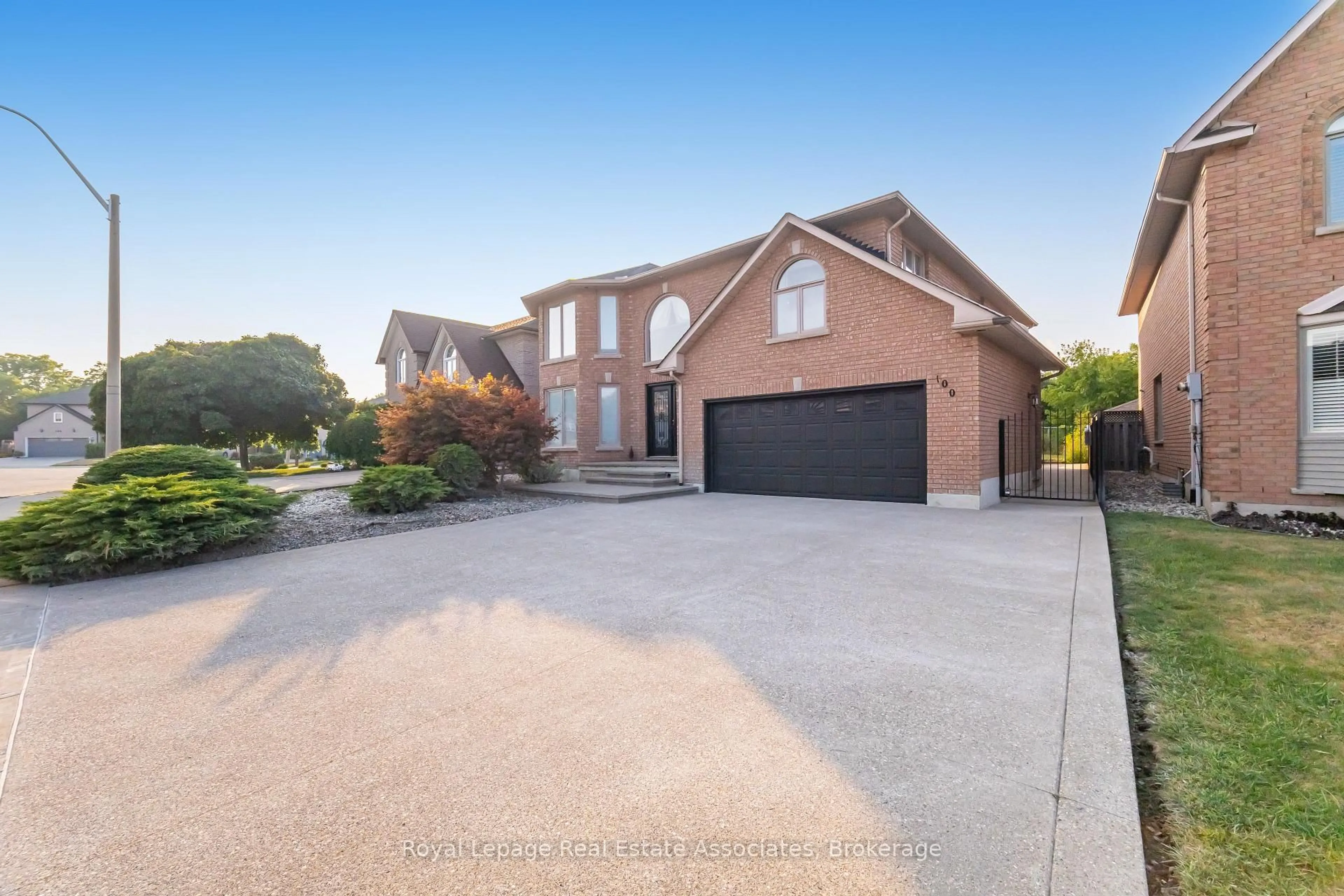 A pic from outside/outdoor area/front of a property/back of a property/a pic from drone, street for 100 National Dr, Hamilton Ontario L8G 5B3