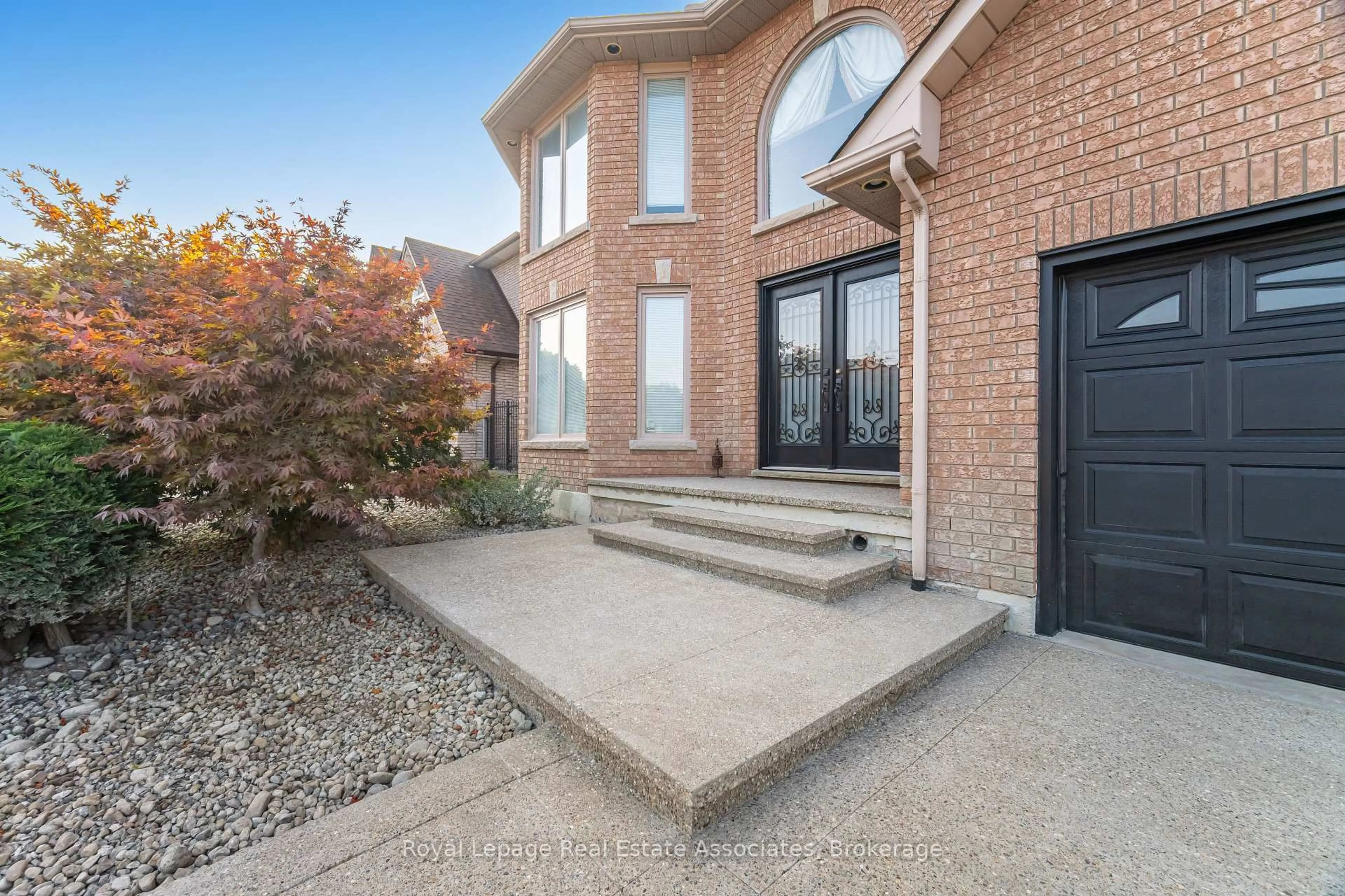 Home with brick exterior material, street for 100 National Dr, Hamilton Ontario L8G 5B3