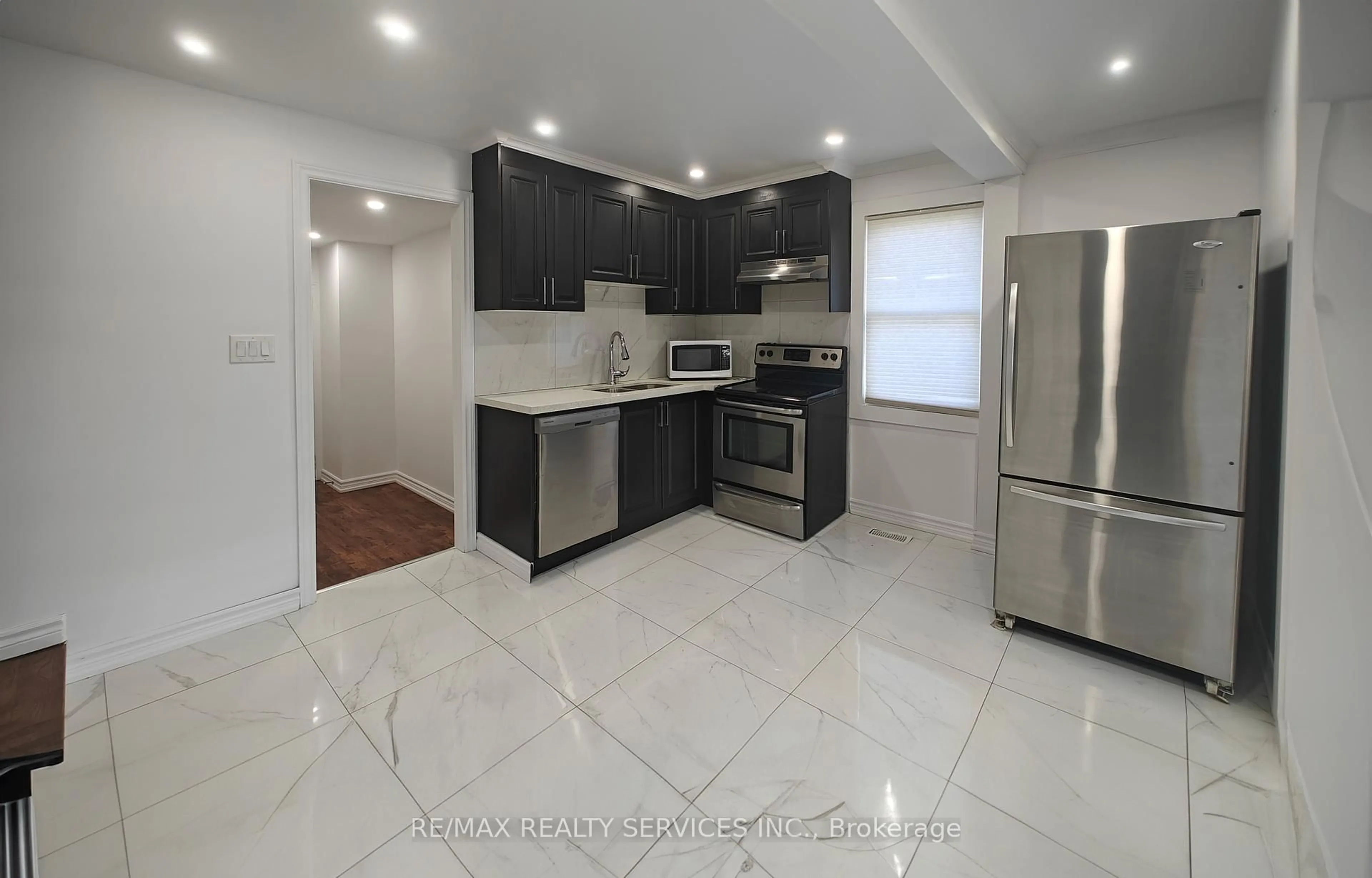Standard kitchen, ceramic/tile floor for 764 Caron Ave, Windsor Ontario N9A 5B6
