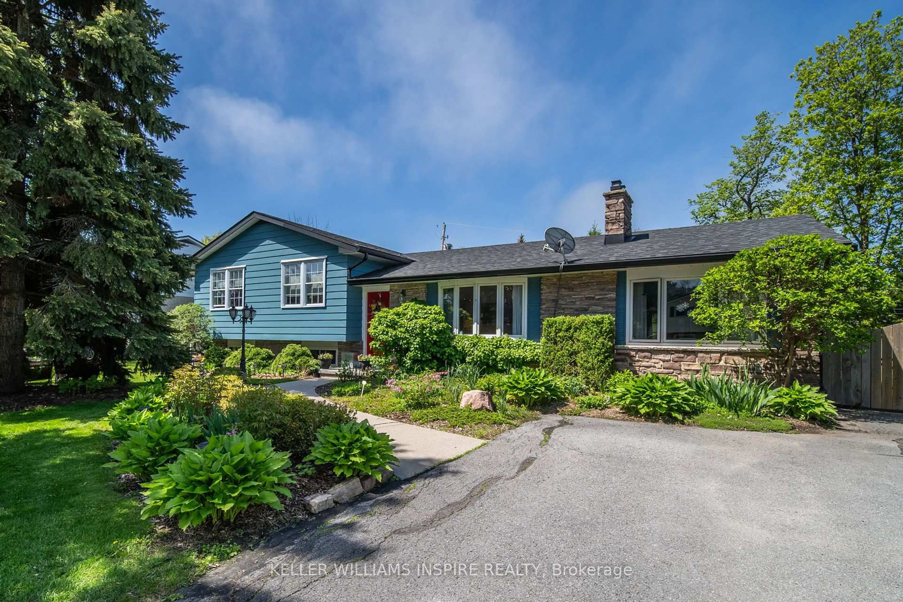 A pic from outside/outdoor area/front of a property/back of a property/a pic from drone, street for 175 Sherman St, Kingston Ontario K7M 4G9