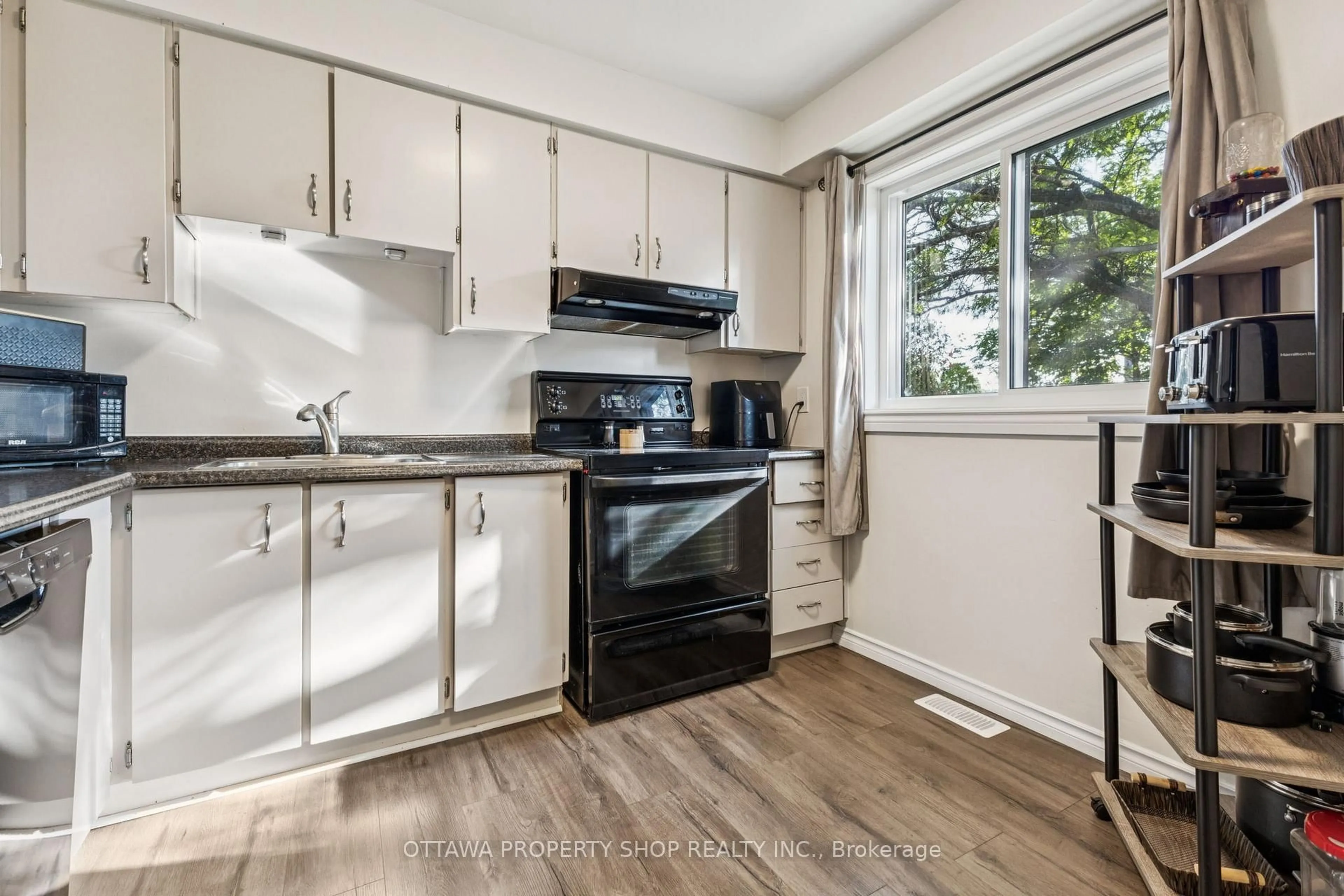 Standard kitchen, wood/laminate floor for 42A Woodvale Green, Ottawa Ontario K2G 4H4
