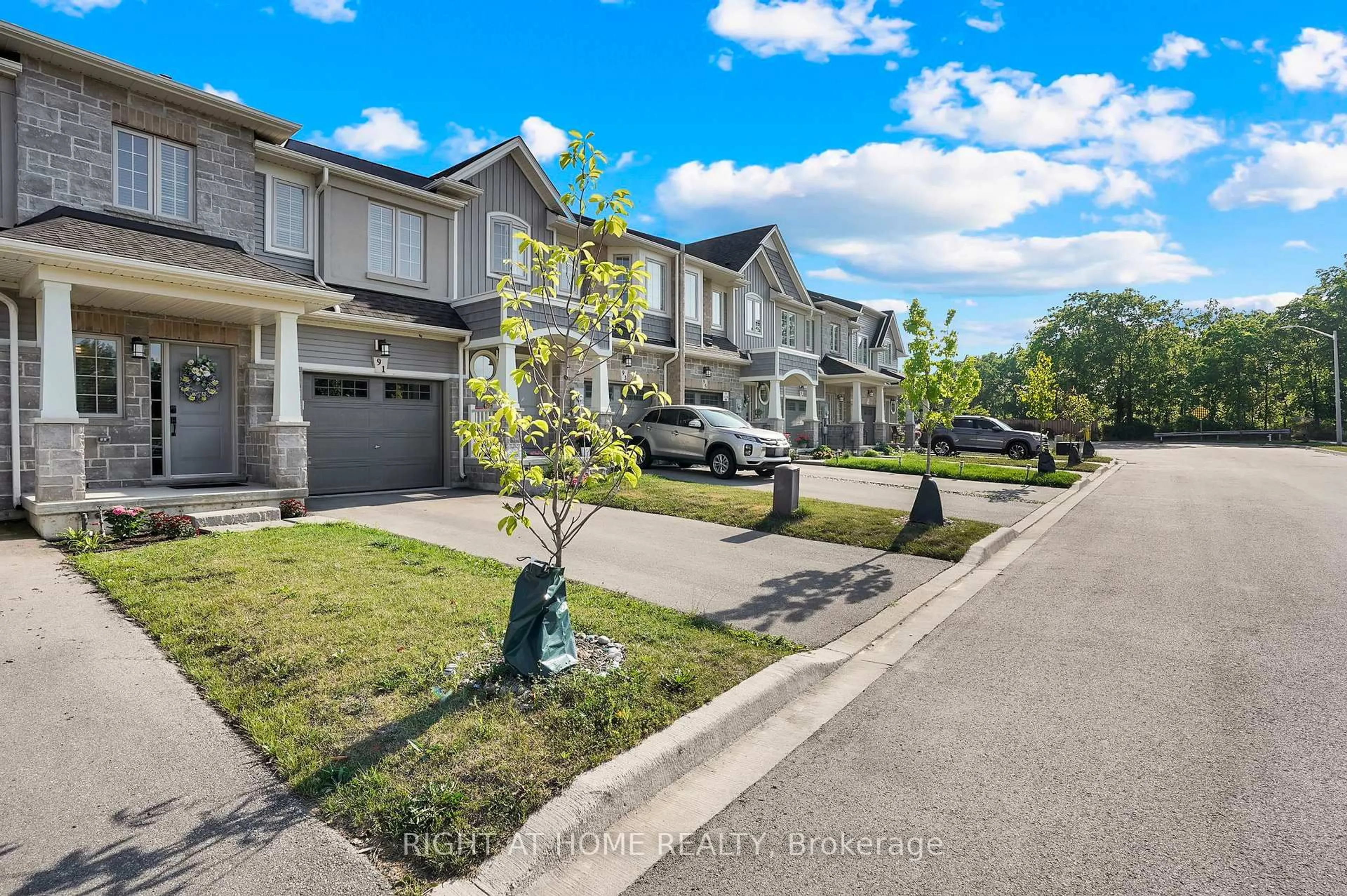 A pic from outside/outdoor area/front of a property/back of a property/a pic from drone, street for 91 Beasley Grve, Hamilton Ontario L9K 0J7