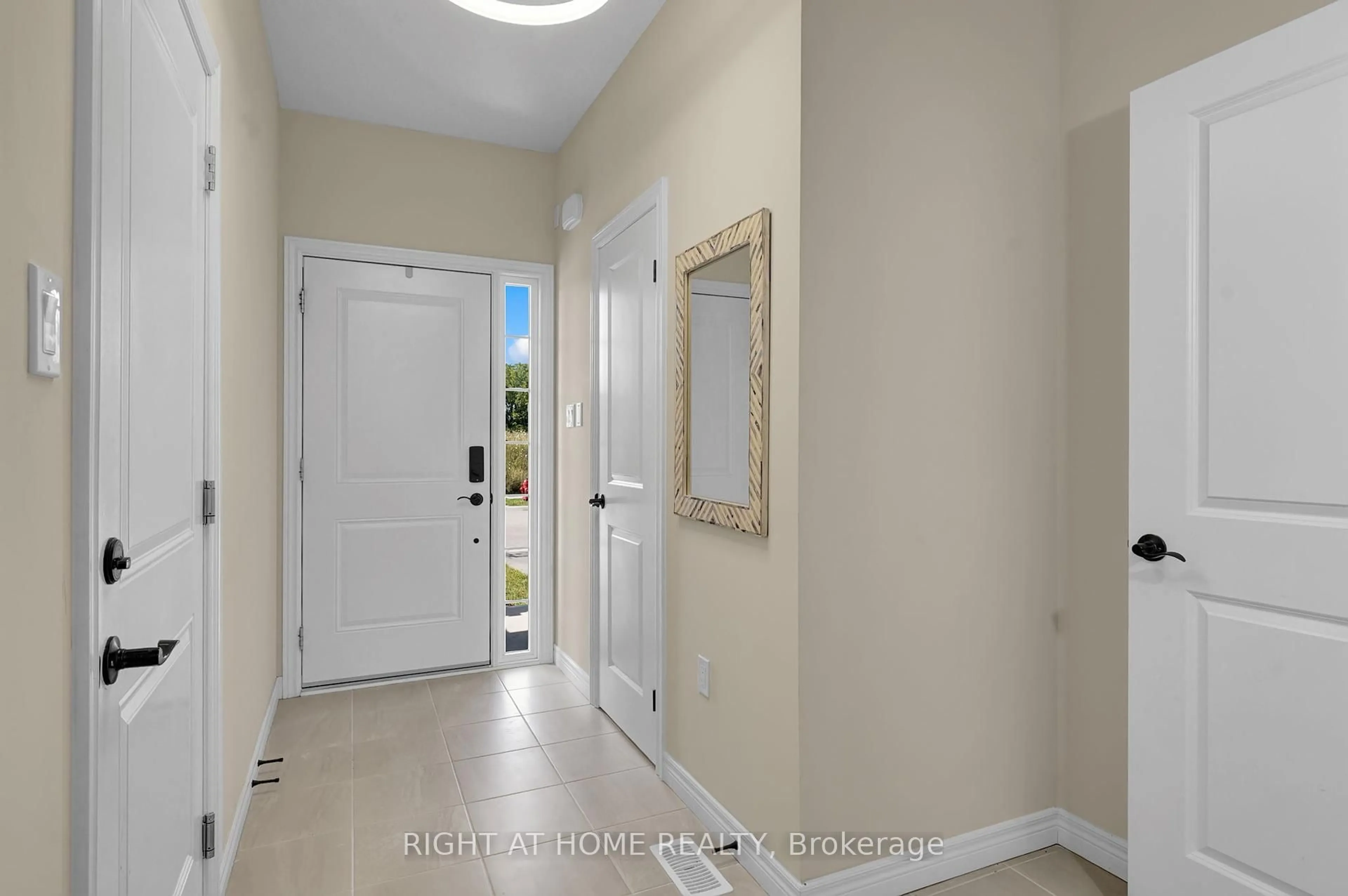 Indoor entryway for 91 Beasley Grve, Hamilton Ontario L9K 0J7