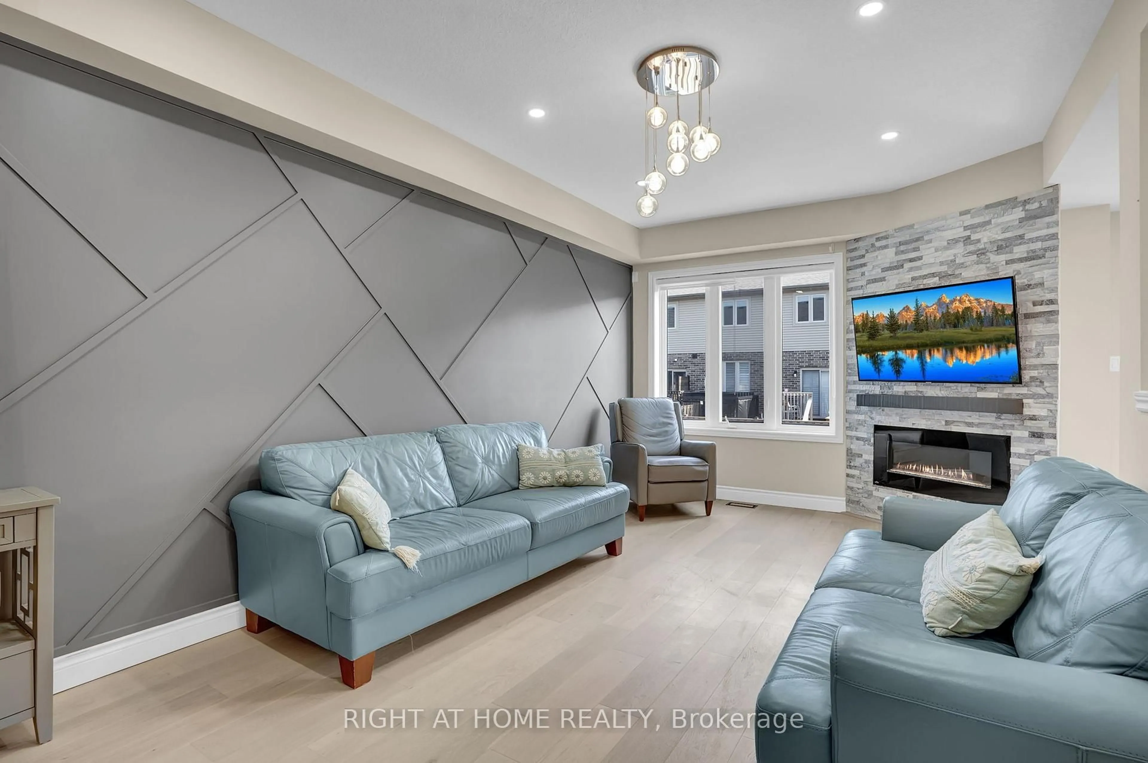 Living room with furniture, unknown for 91 Beasley Grve, Hamilton Ontario L9K 0J7