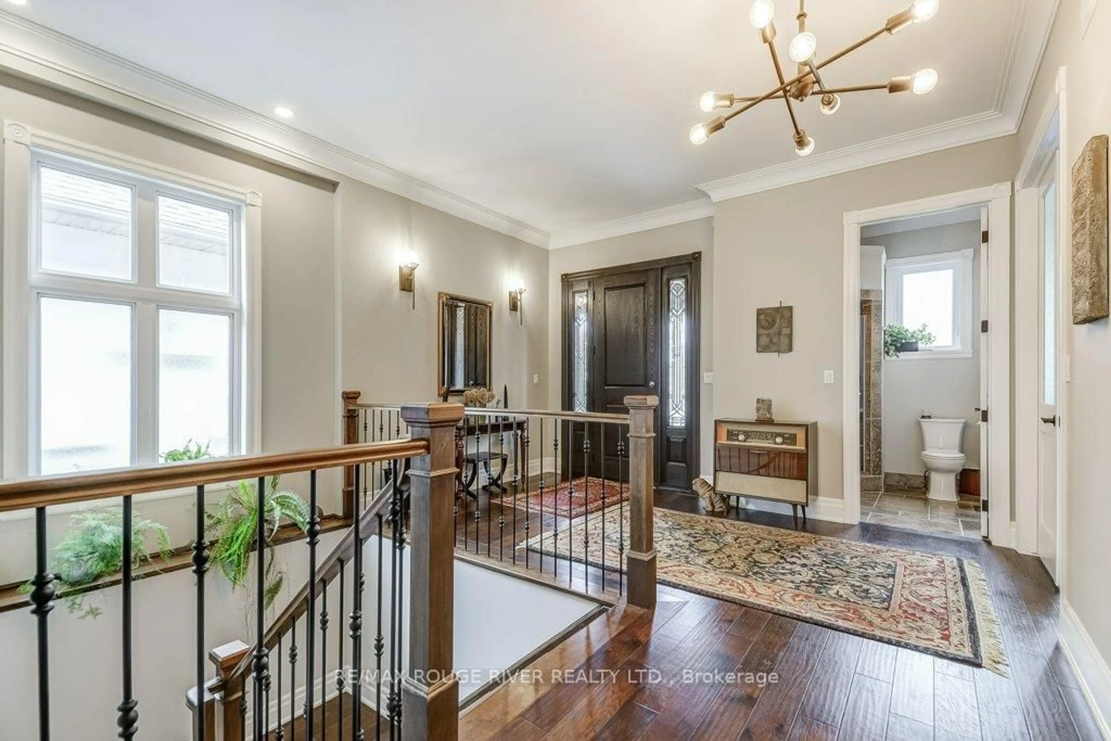 Indoor foyer for 413 Nassau St, Niagara-on-the-Lake Ontario L0S 1J0