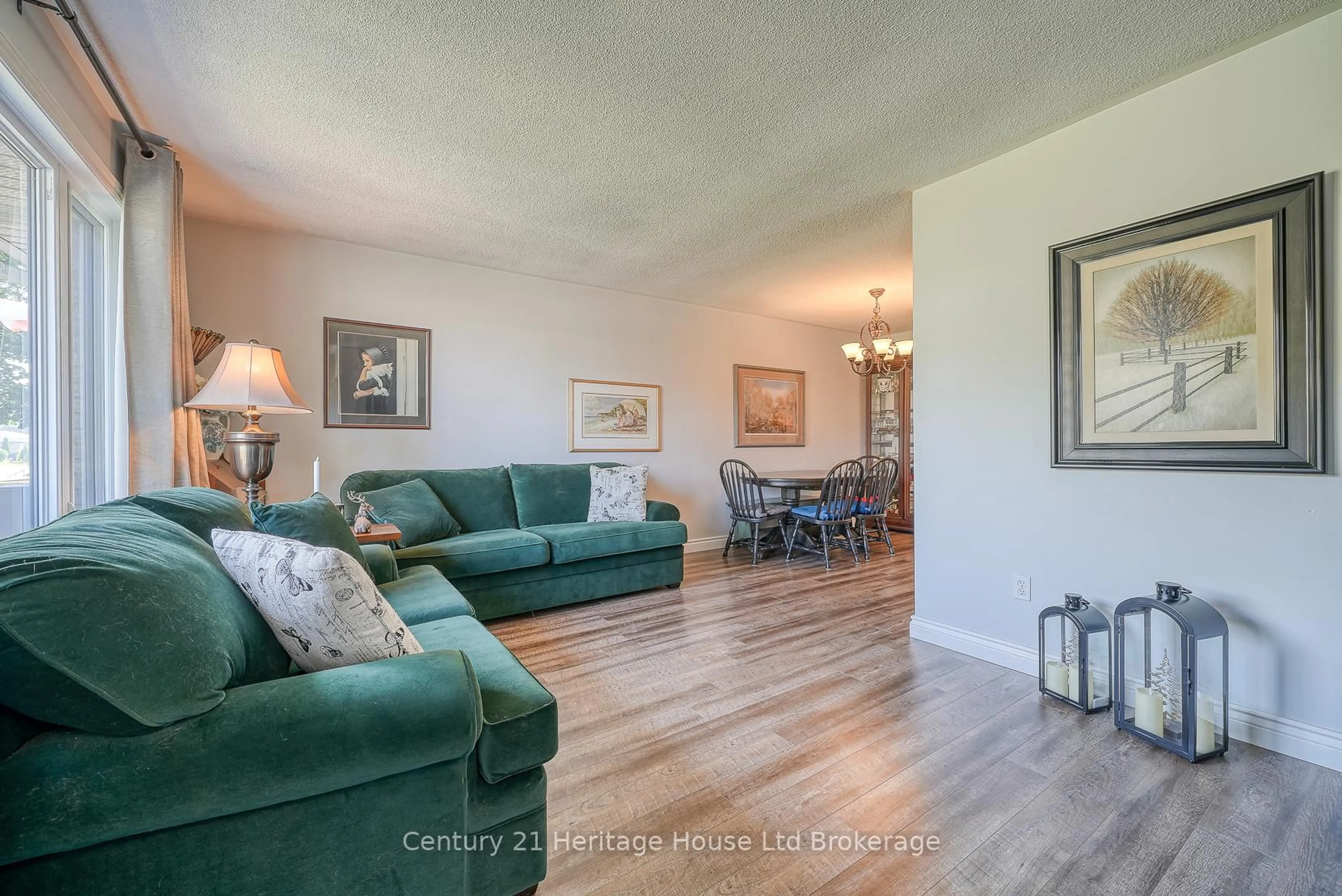 Living room with furniture, unknown for 12 Steele St, St. Thomas Ontario N5R 2Y3